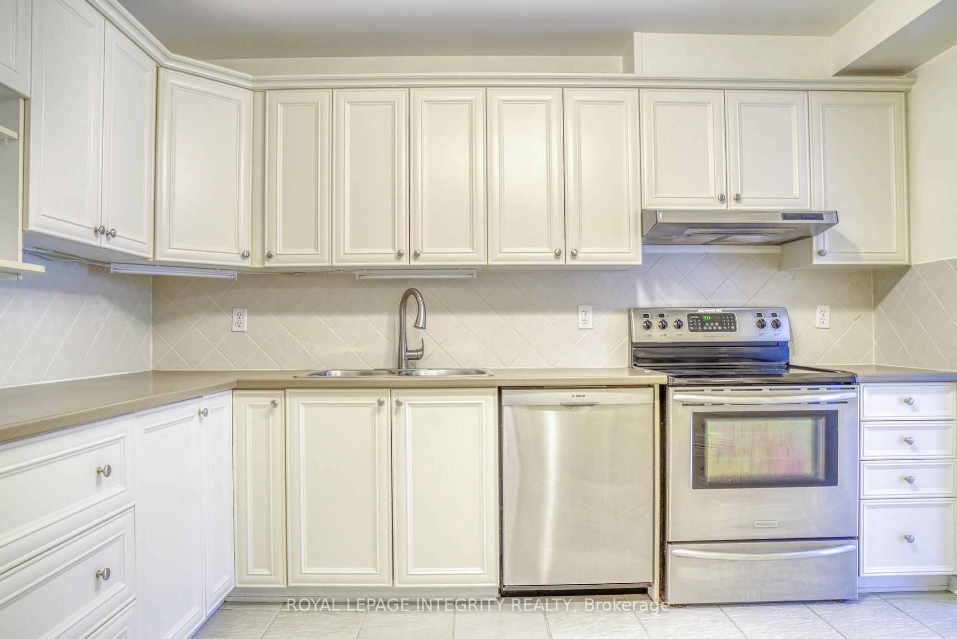Photo 7 of 229 Greenridge Street, Ottawa, Chapel Hill — HOMEH