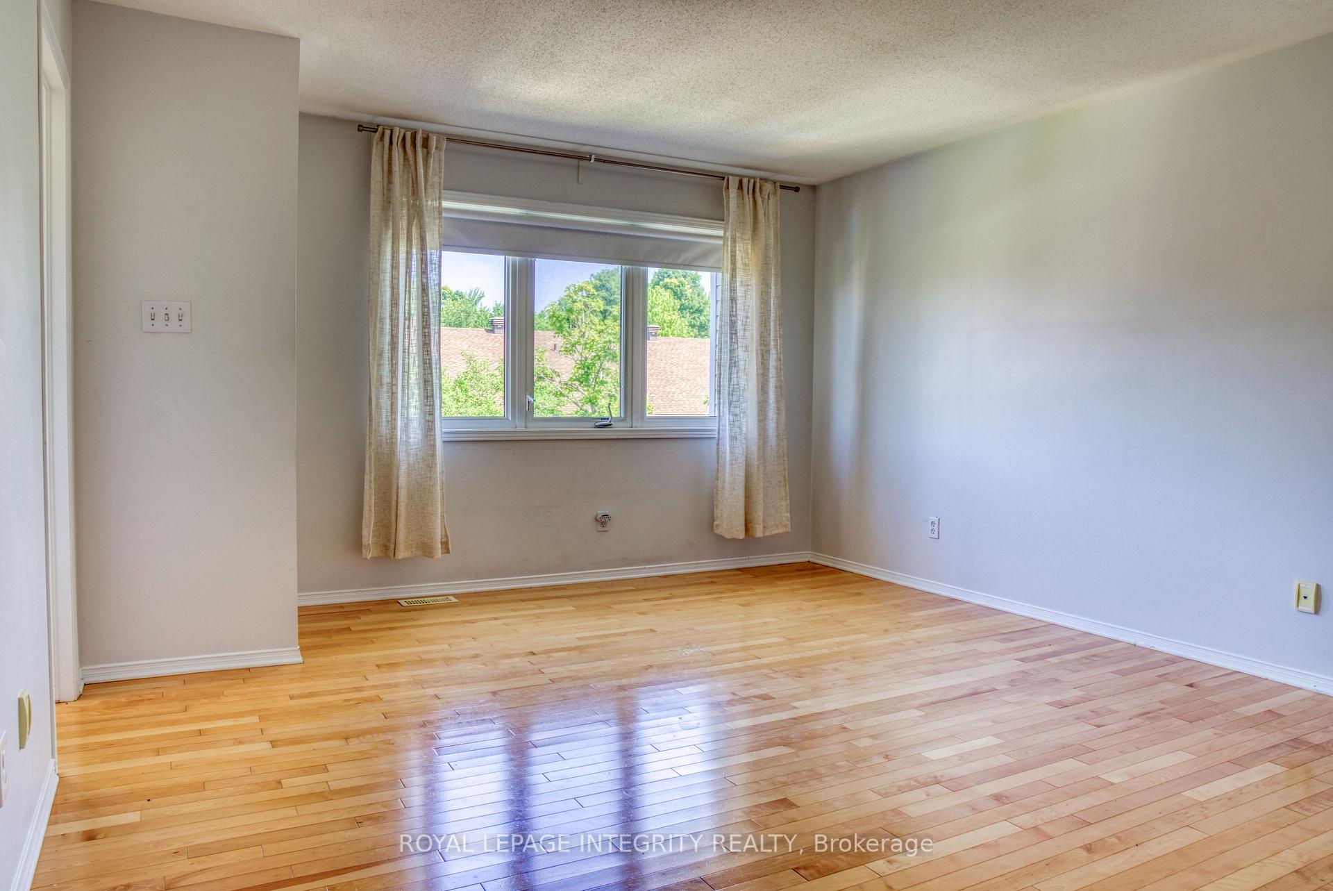 Photo 12 of 229 Greenridge Street, Ottawa, Chapel Hill — HOMEH