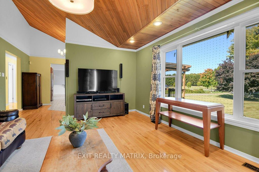 Photo 8 of 1374 County 7 Road, North Dundas, North Dundas (Winchester) Twp — HOMEH
