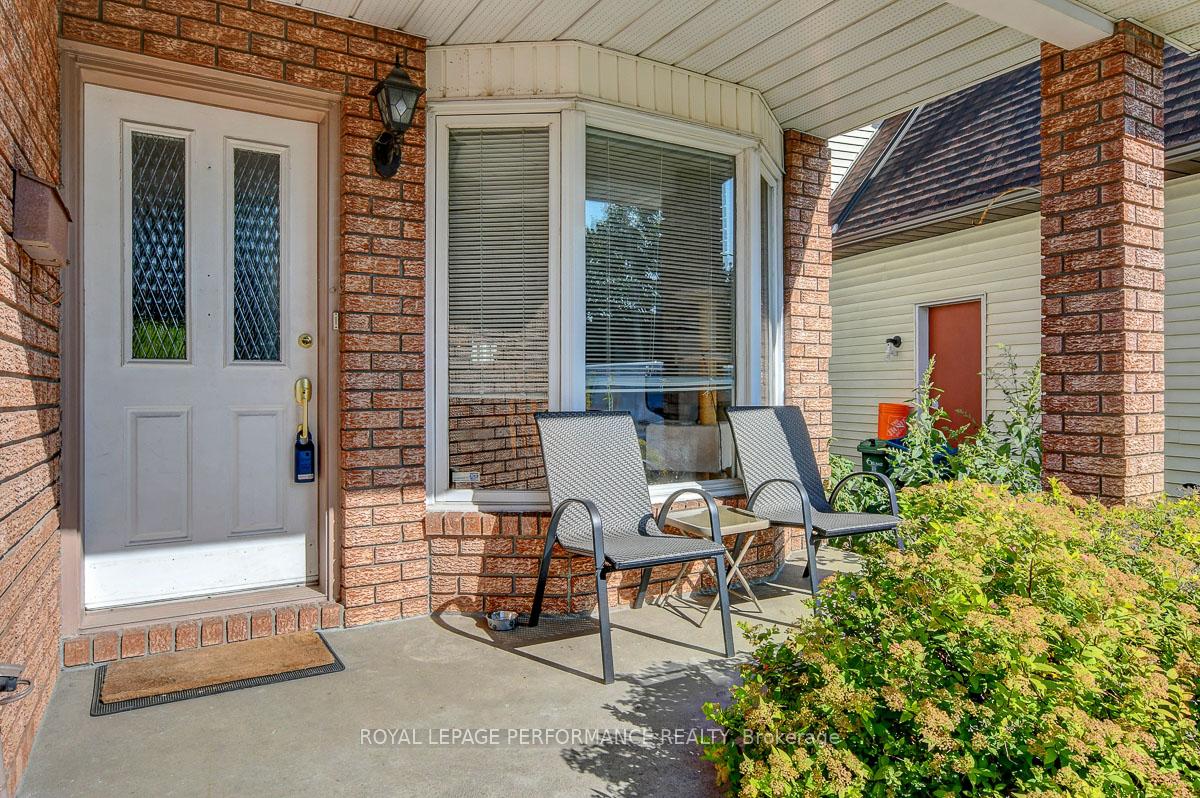 Photo 2 of 1815 Belval Crescent, Ottawa, Orleans/Sunridge — HOMEH