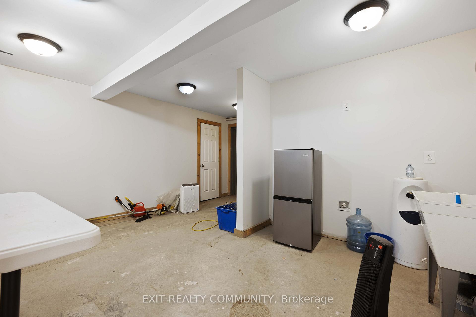 Photo 11 of 329 Parkhill Drive, North Middlesex, Rural North Middlesex — HOMEH