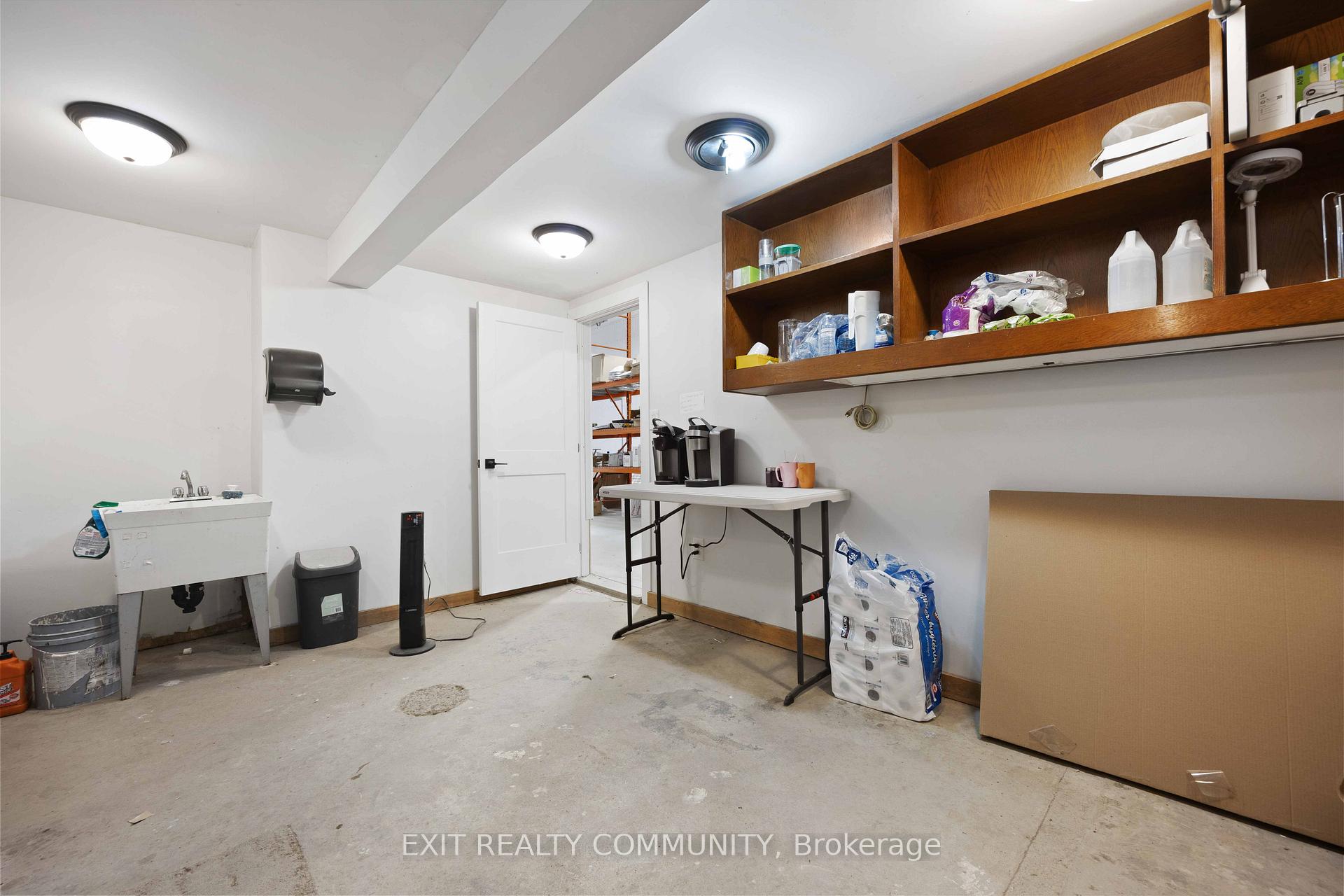 Photo 13 of 329 Parkhill Drive, North Middlesex, Rural North Middlesex — HOMEH