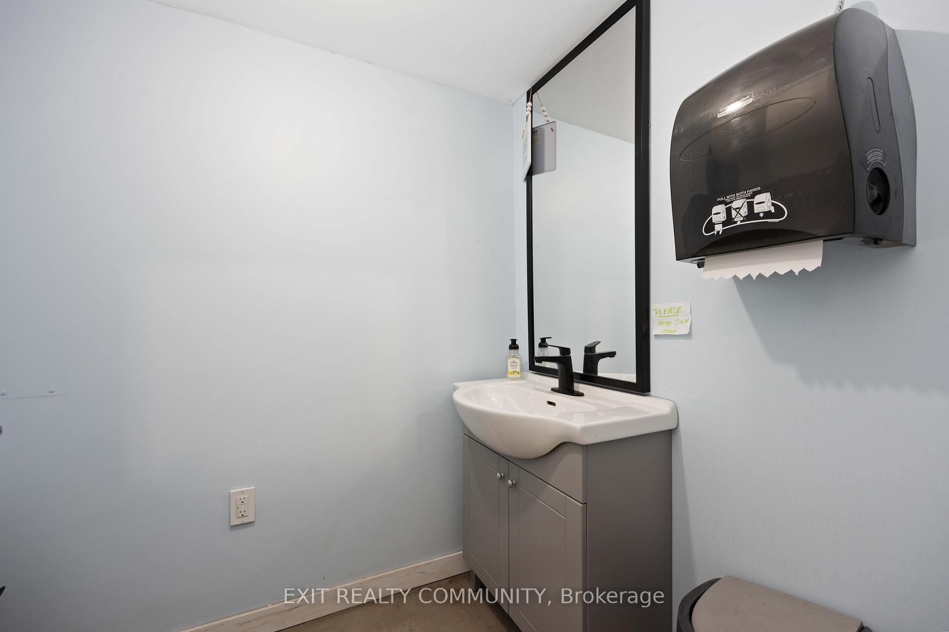 Photo 14 of 329 Parkhill Drive, North Middlesex, Rural North Middlesex — HOMEH