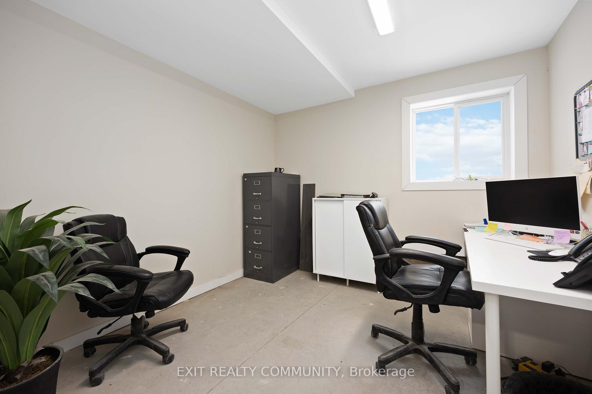 Photo 15 of 329 Parkhill Drive, North Middlesex, Rural North Middlesex — HOMEH