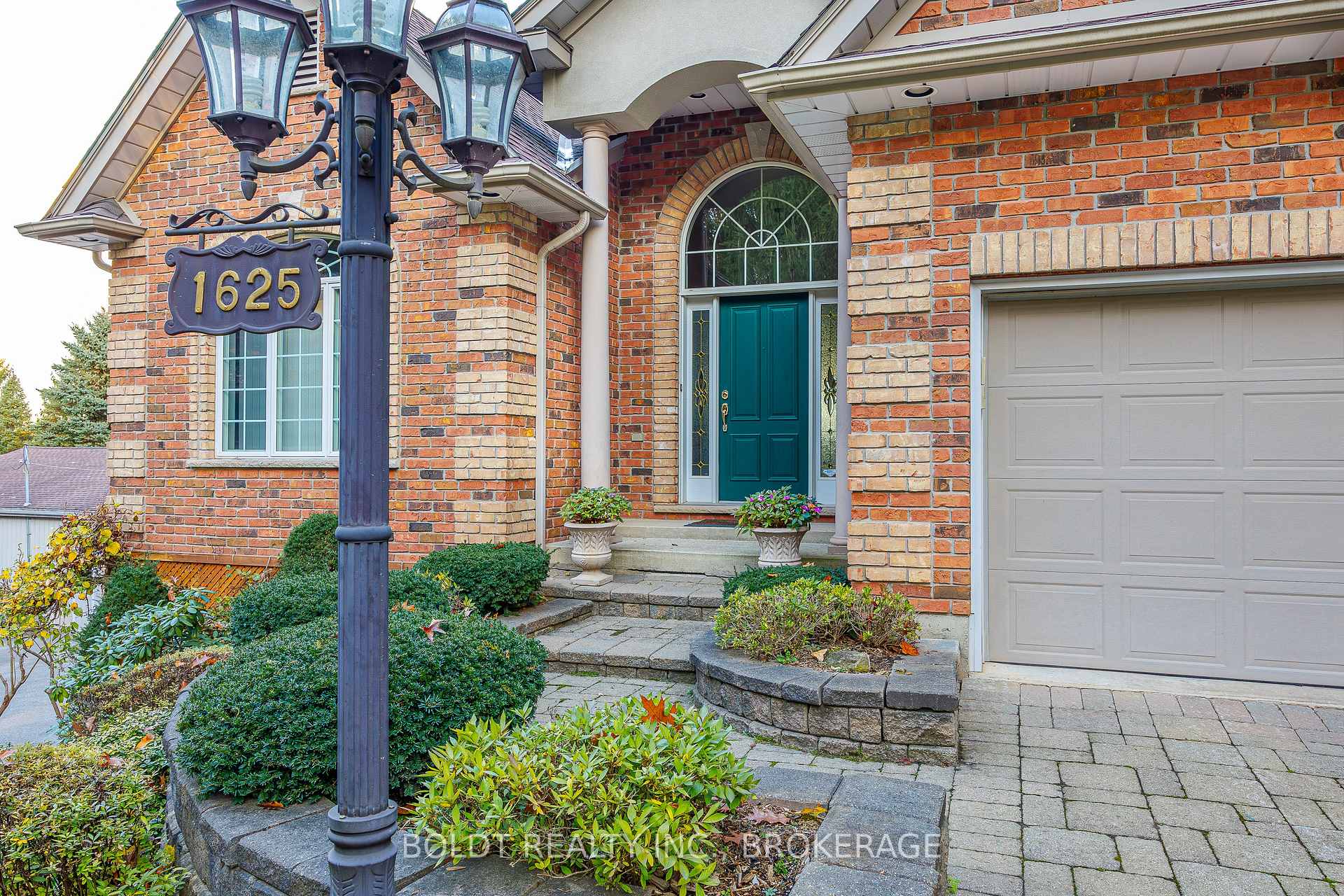 Photo 2 of 1625 Haist Road, Pelham, Fonthill — HOMEH