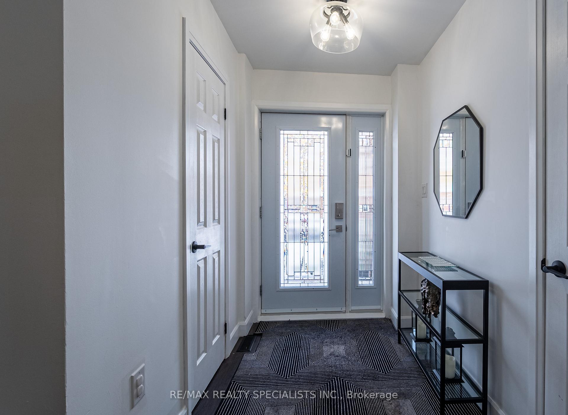 Photo 4 of 35 O'Leary Court, New Tecumseth, Tottenham — HOMEH