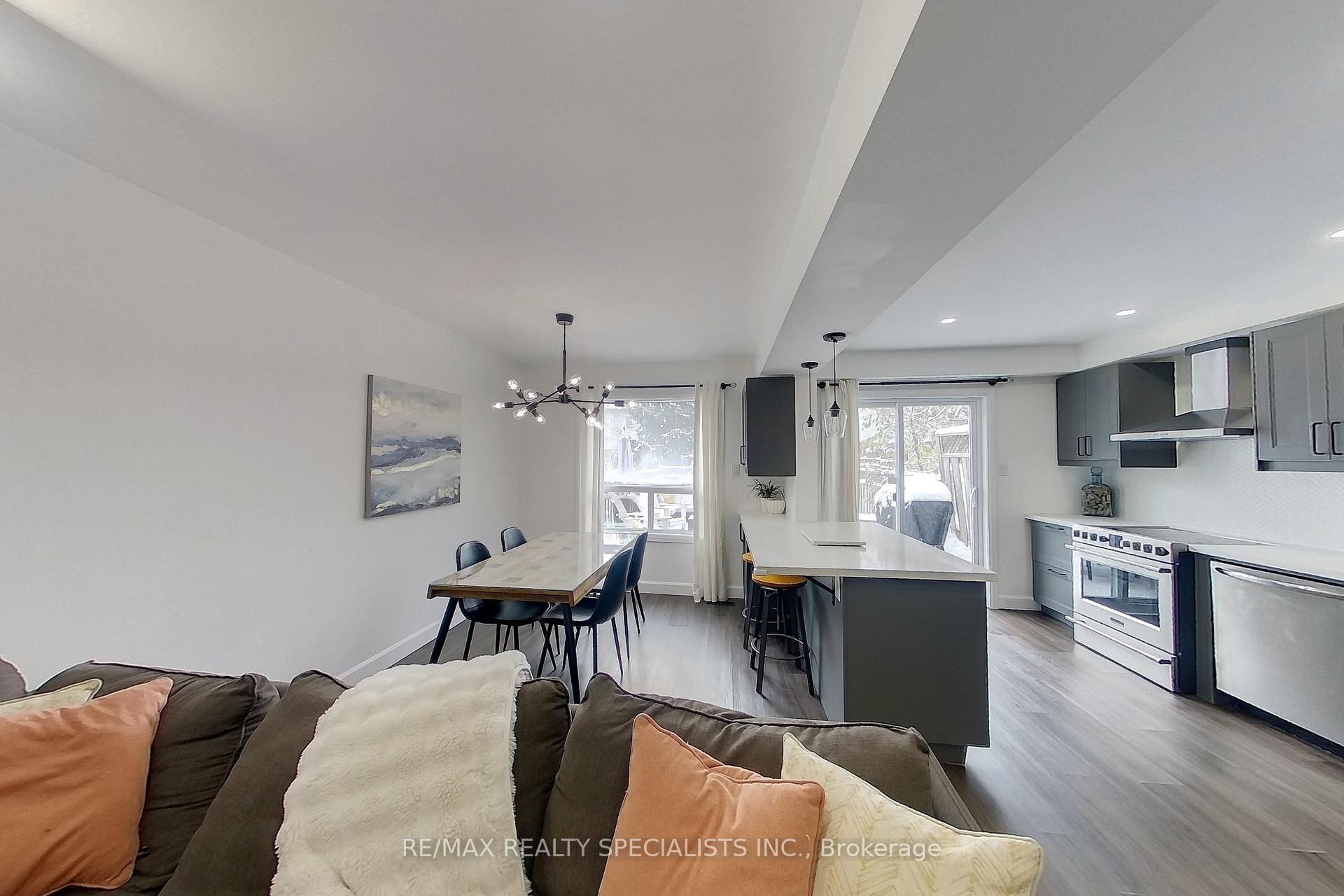Photo 6 of 35 O'Leary Court, New Tecumseth, Tottenham — HOMEH