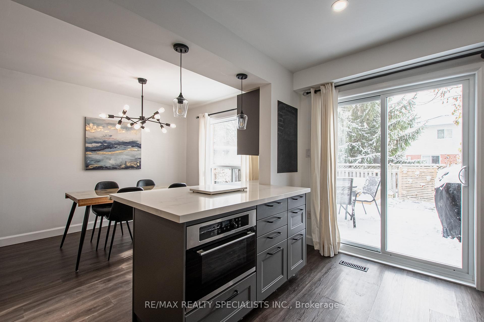 Photo 9 of 35 O'Leary Court, New Tecumseth, Tottenham — HOMEH