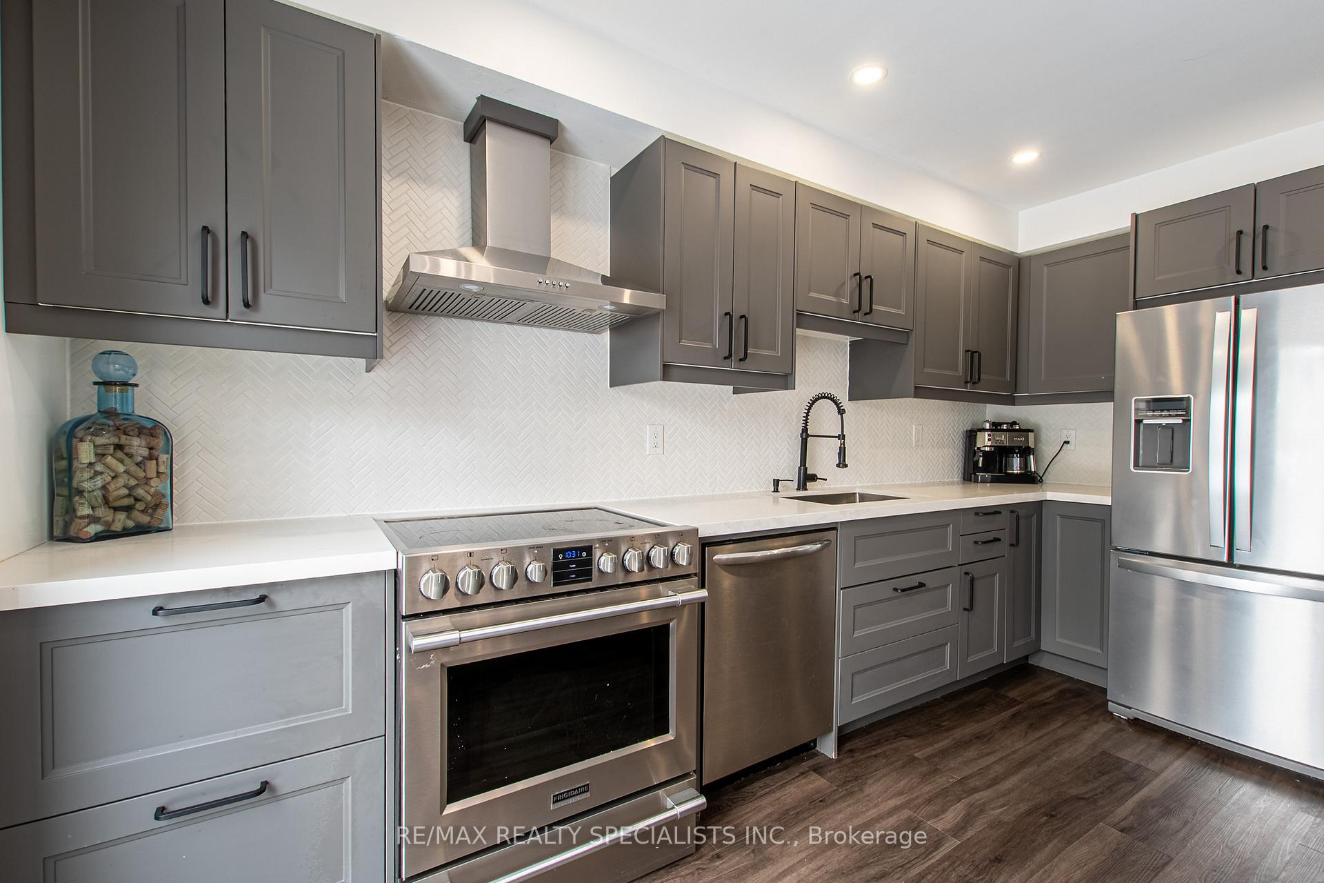 Photo 12 of 35 O'Leary Court, New Tecumseth, Tottenham — HOMEH