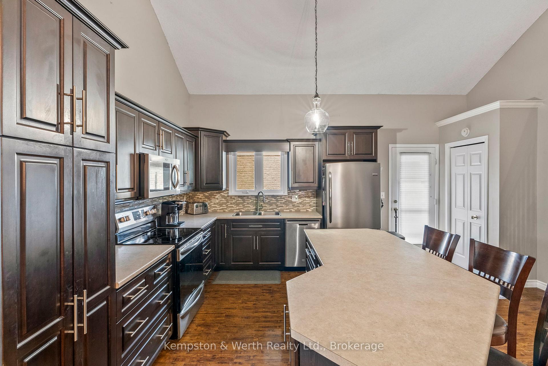 Photo 13 of 761 Scott Street W, North Perth, Listowel — HOMEH