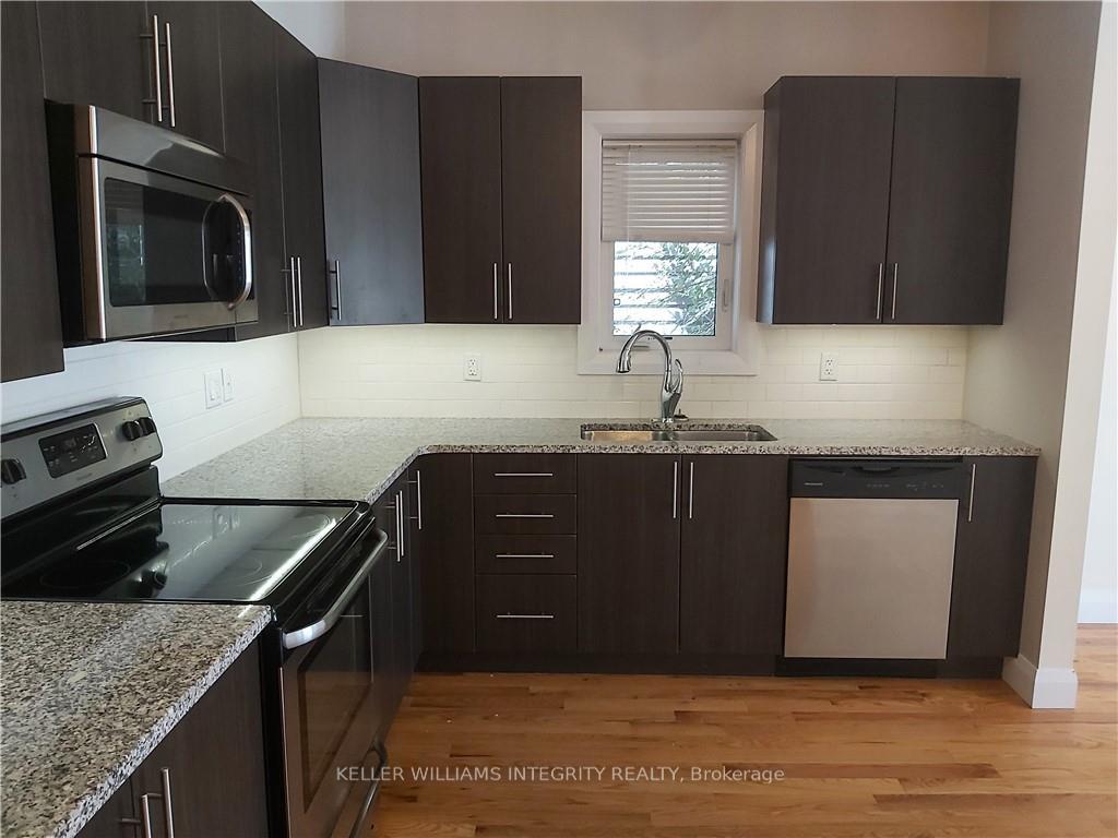 Photo 3 of Unit 2, 136 King George Street, Ottawa, Overbrook/Castle Heights — HOMEH