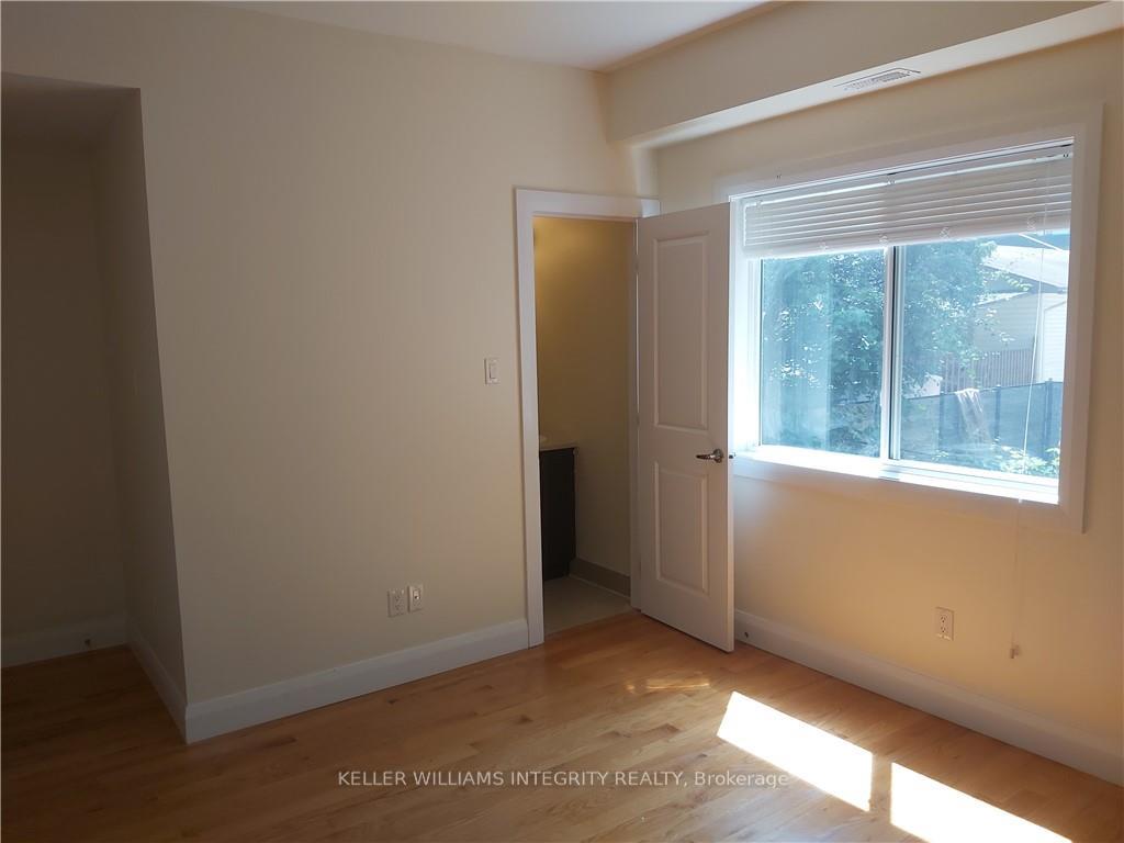 Photo 4 of Unit 2, 136 King George Street, Ottawa, Overbrook/Castle Heights — HOMEH