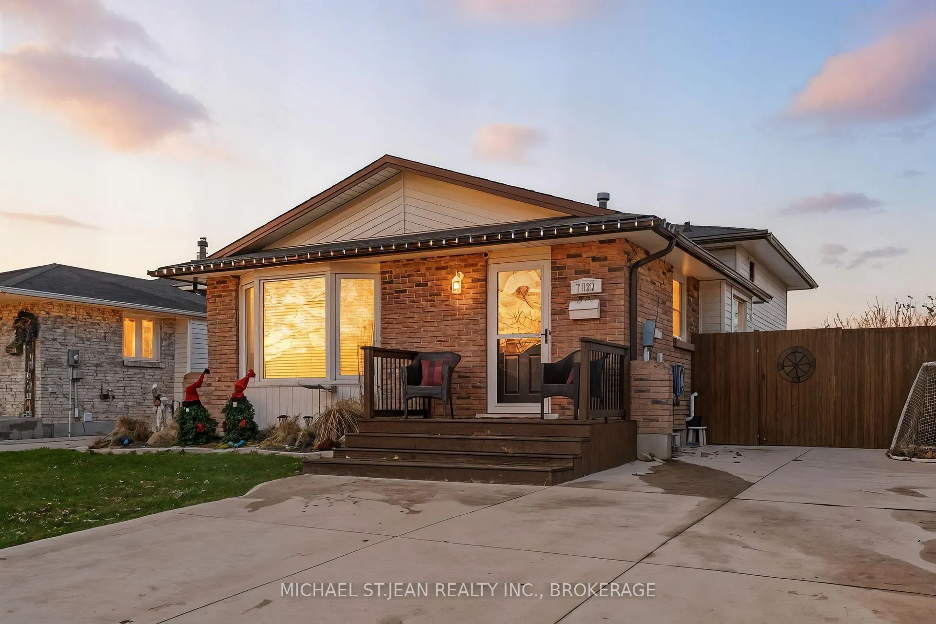 Front of 7021 Venus Crescent