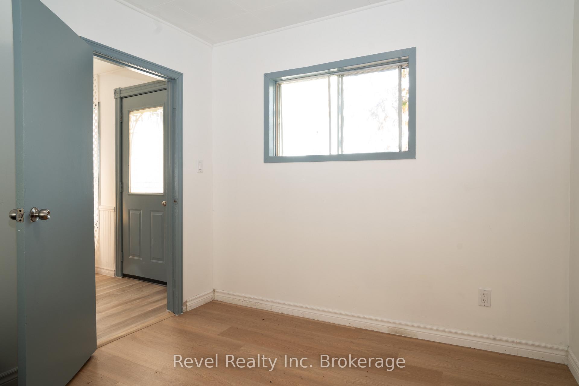 Photo 4 of 688 Douglas Street, North Bay, Central — HOMEH