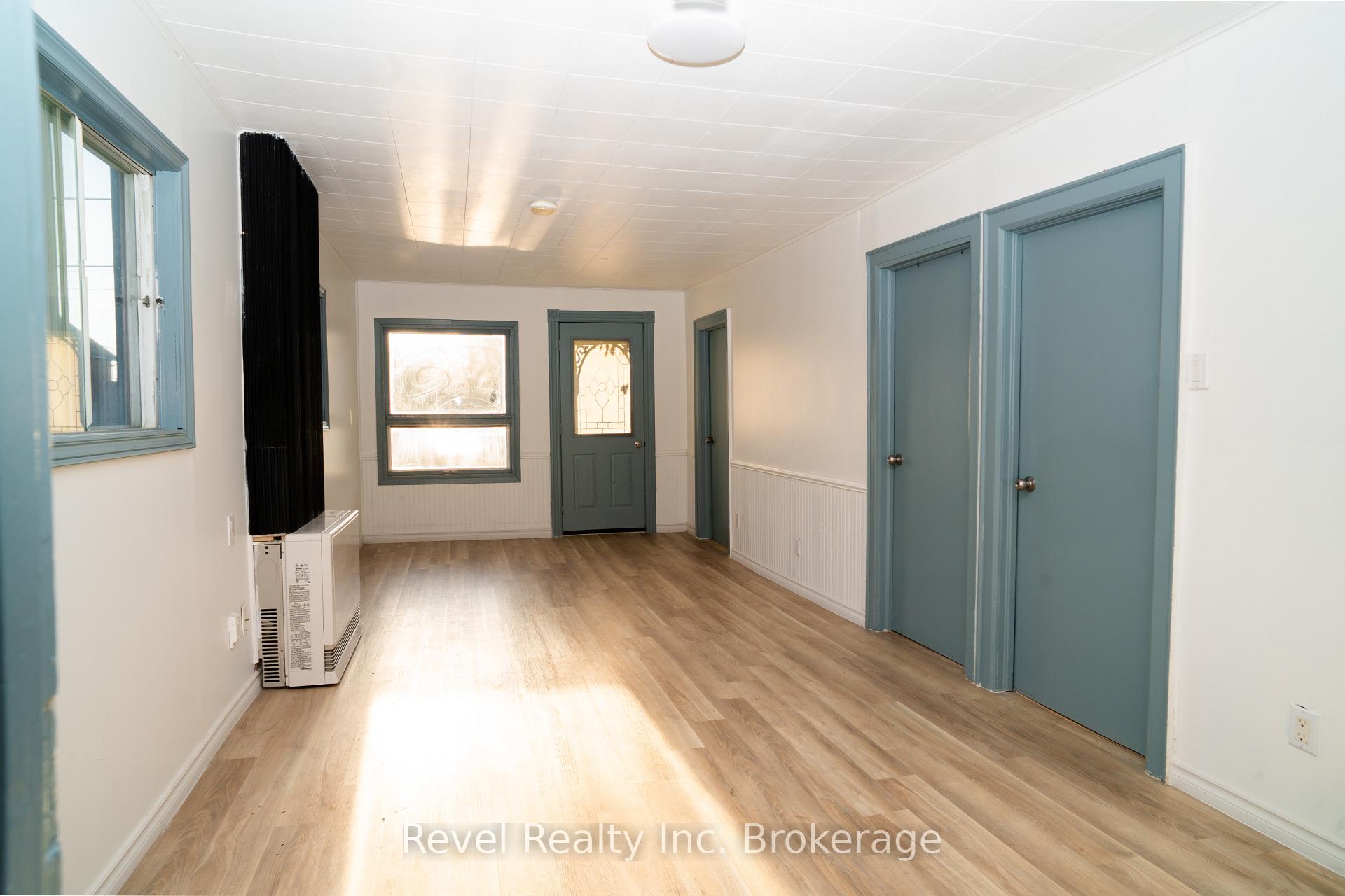 Photo 7 of 688 Douglas Street, North Bay, Central — HOMEH