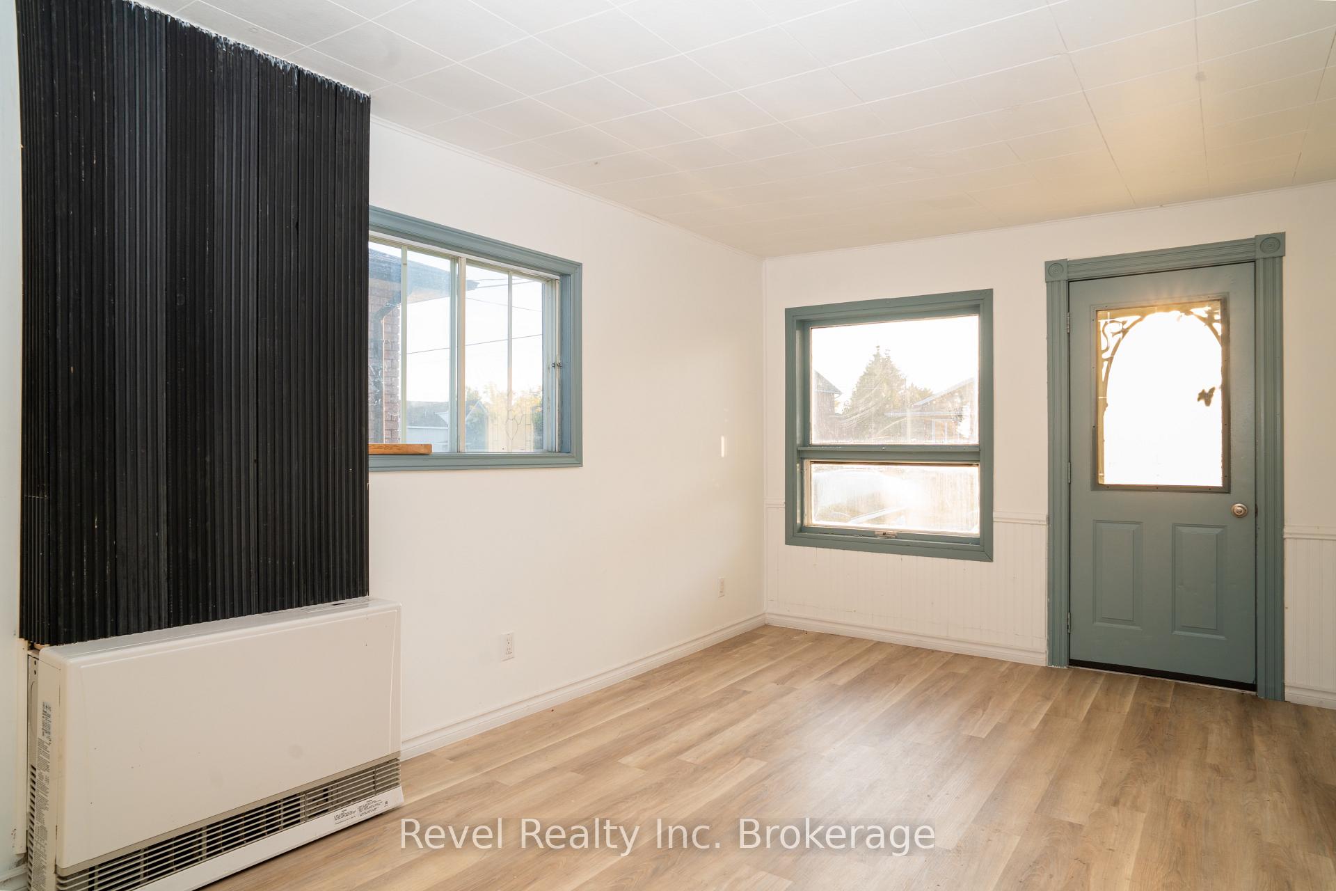 Photo 8 of 688 Douglas Street, North Bay, Central — HOMEH