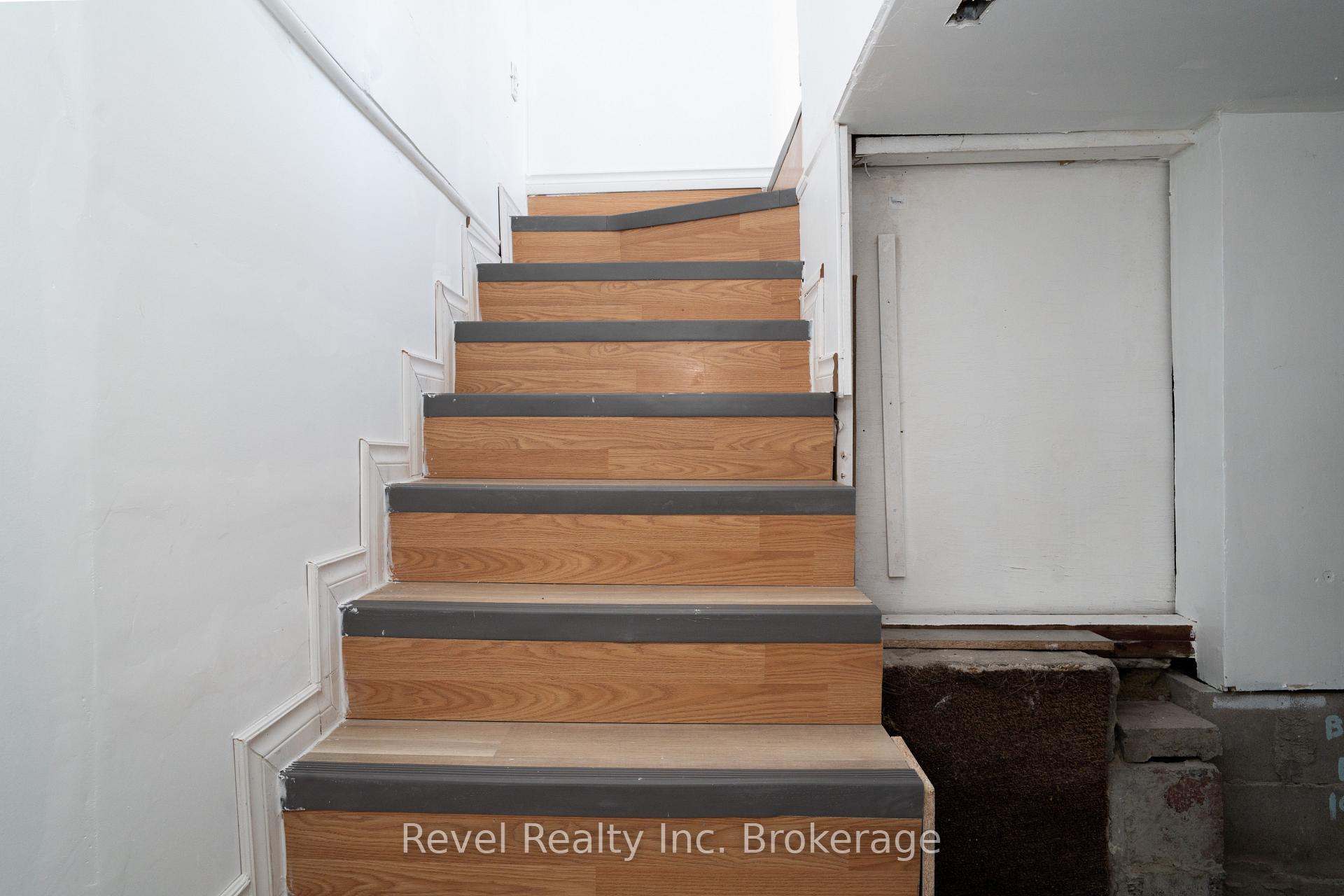 Photo 9 of 688 Douglas Street, North Bay, Central — HOMEH