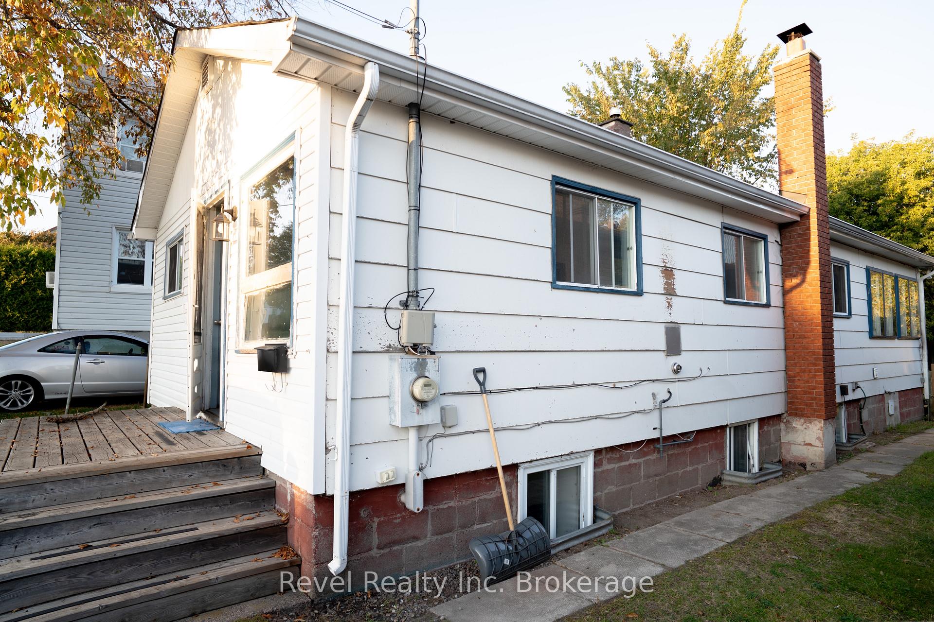 Photo 15 of 688 Douglas Street, North Bay, Central — HOMEH