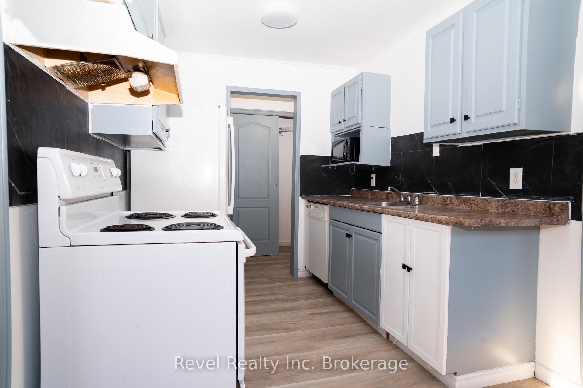 Photo 18 of 688 Douglas Street, North Bay, Central — HOMEH