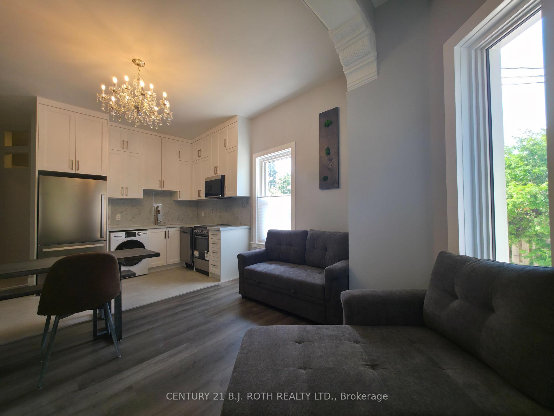 Front of Unit 3, 82 Albert Street N