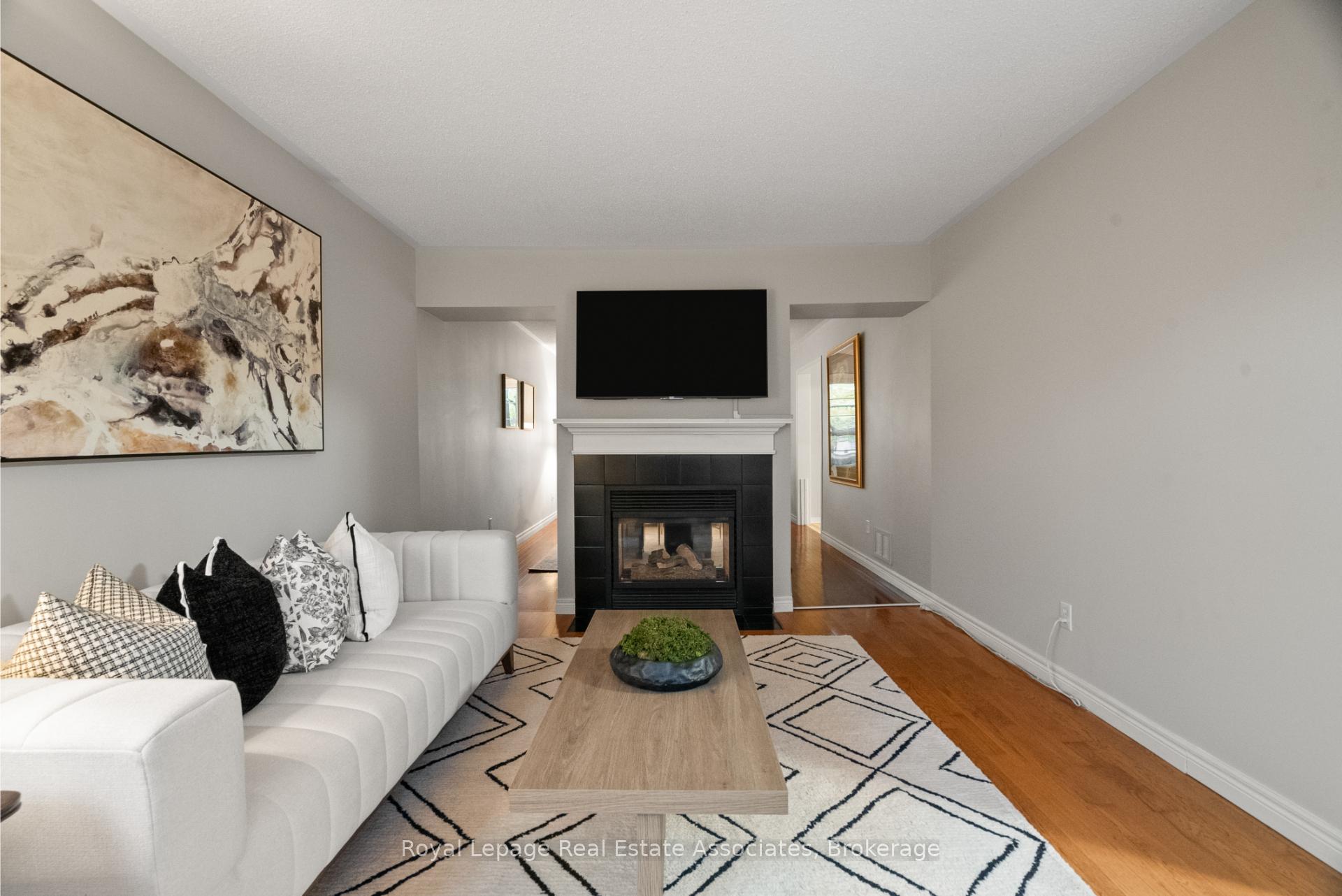 Photo 7 of 62 Pike Road, Oakville, River Oaks — HOMEH