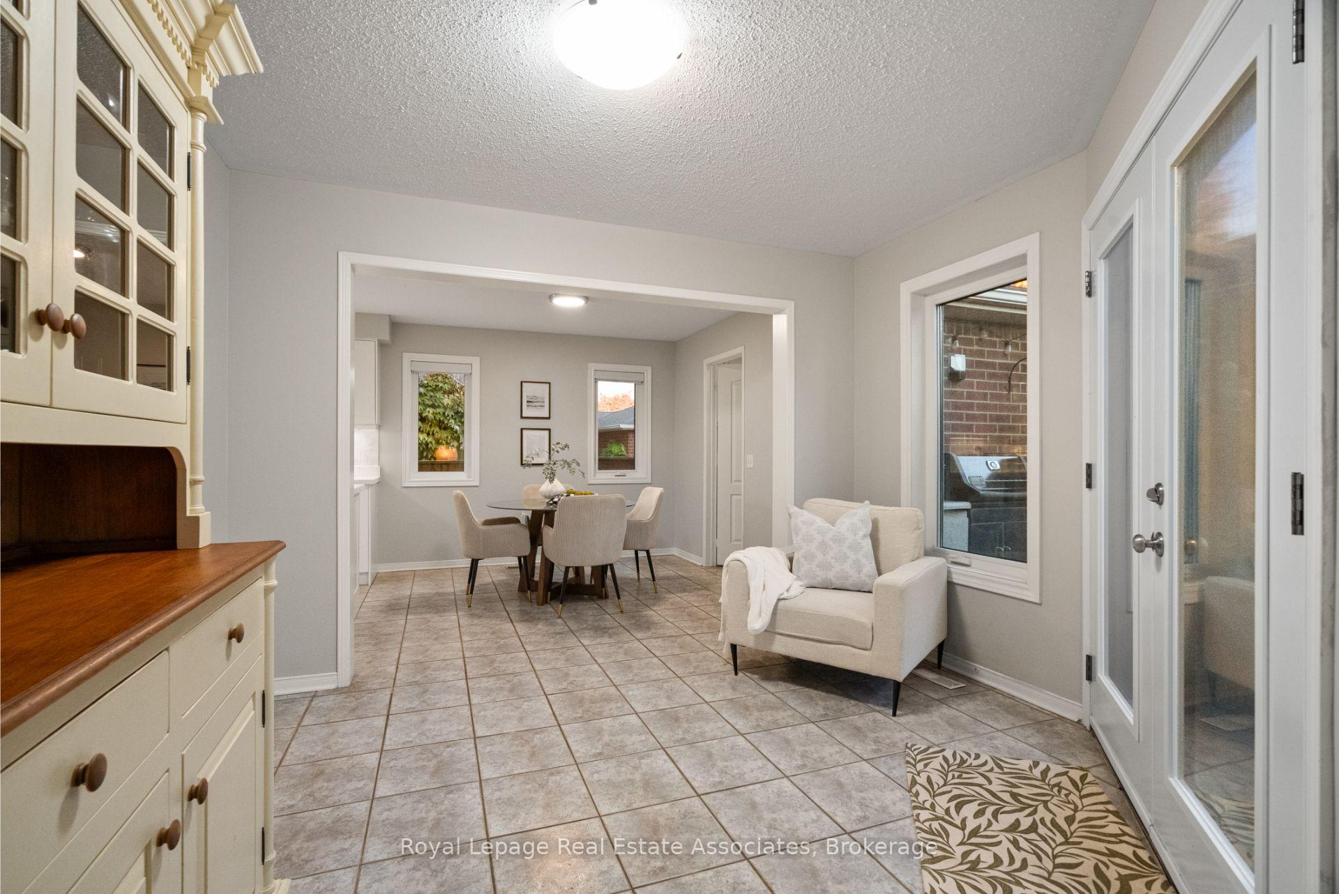 Photo 8 of 62 Pike Road, Oakville, River Oaks — HOMEH