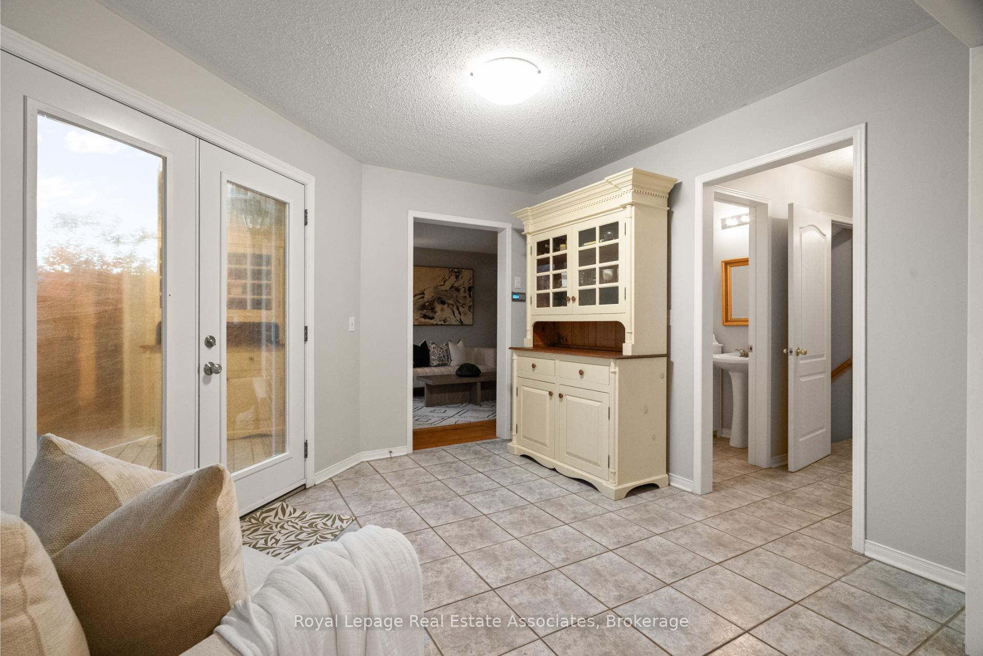 Photo 9 of 62 Pike Road, Oakville, River Oaks — HOMEH