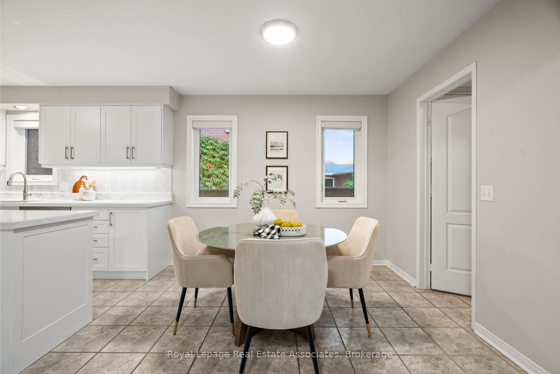 Photo 10 of 62 Pike Road, Oakville, River Oaks — HOMEH