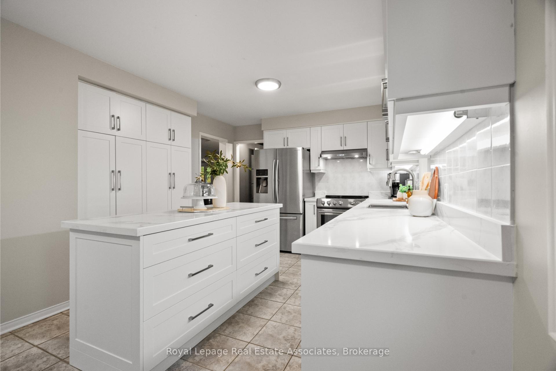 Photo 13 of 62 Pike Road, Oakville, River Oaks — HOMEH