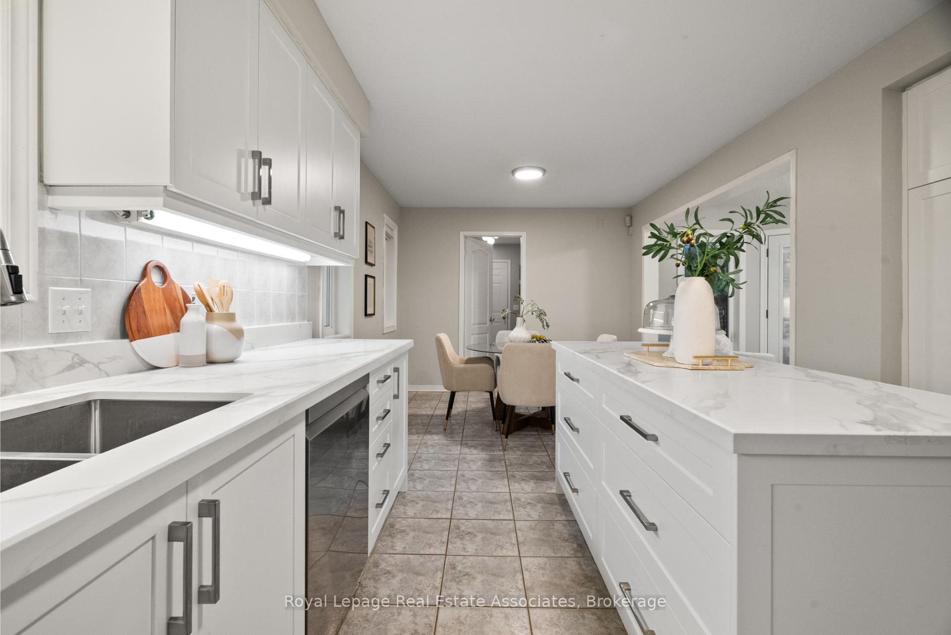 Photo 14 of 62 Pike Road, Oakville, River Oaks — HOMEH
