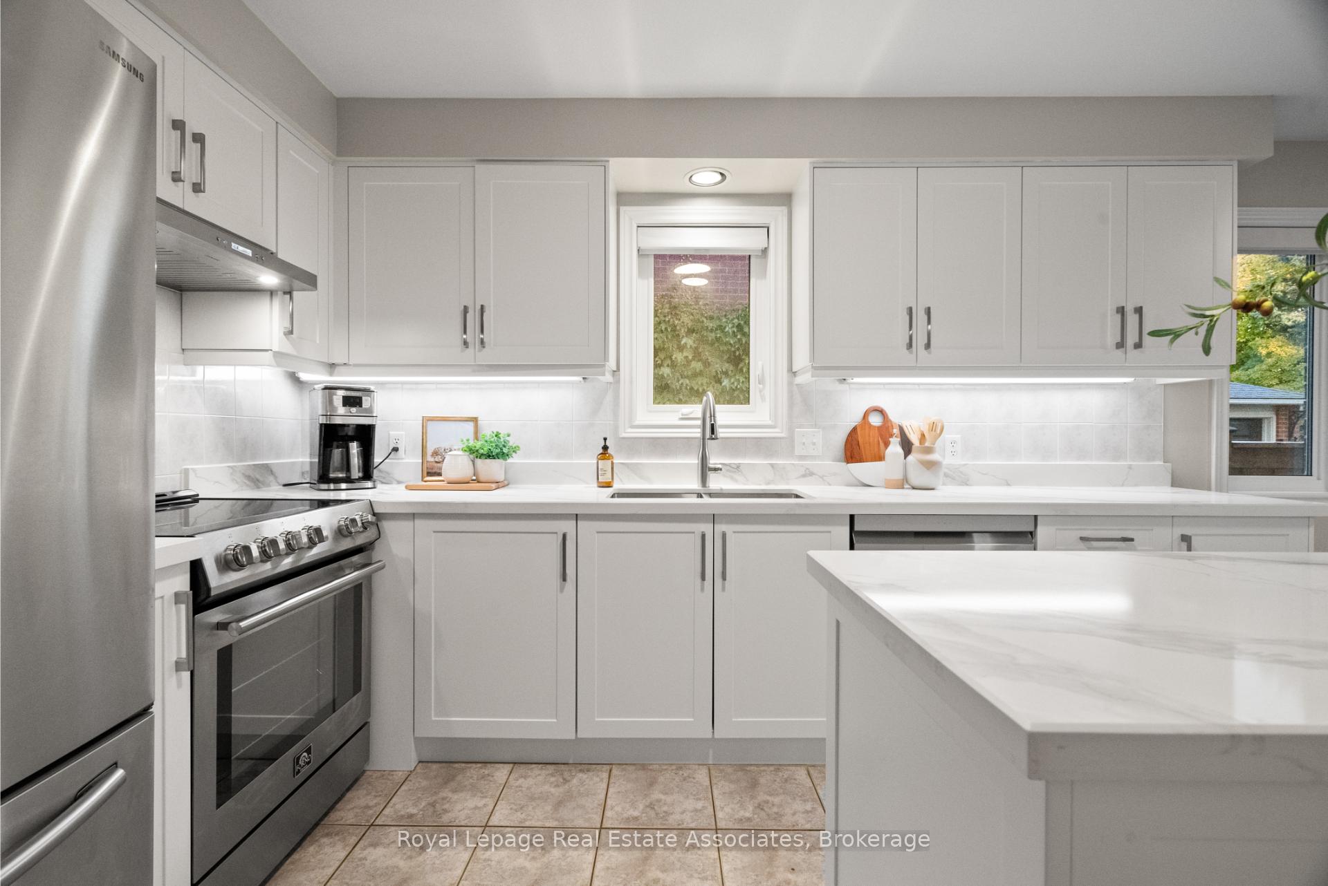 Photo 15 of 62 Pike Road, Oakville, River Oaks — HOMEH