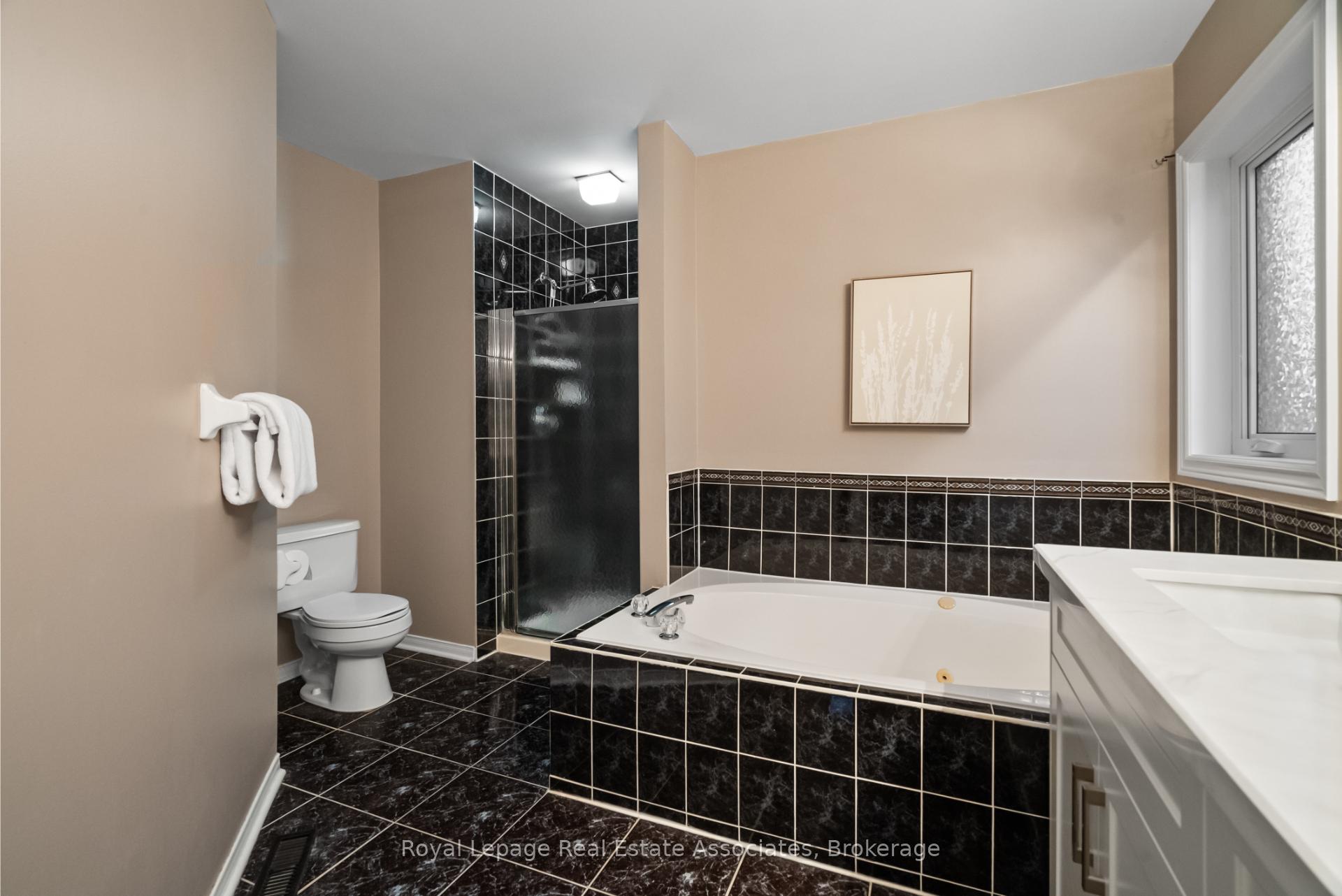 Photo 19 of 62 Pike Road, Oakville, River Oaks — HOMEH