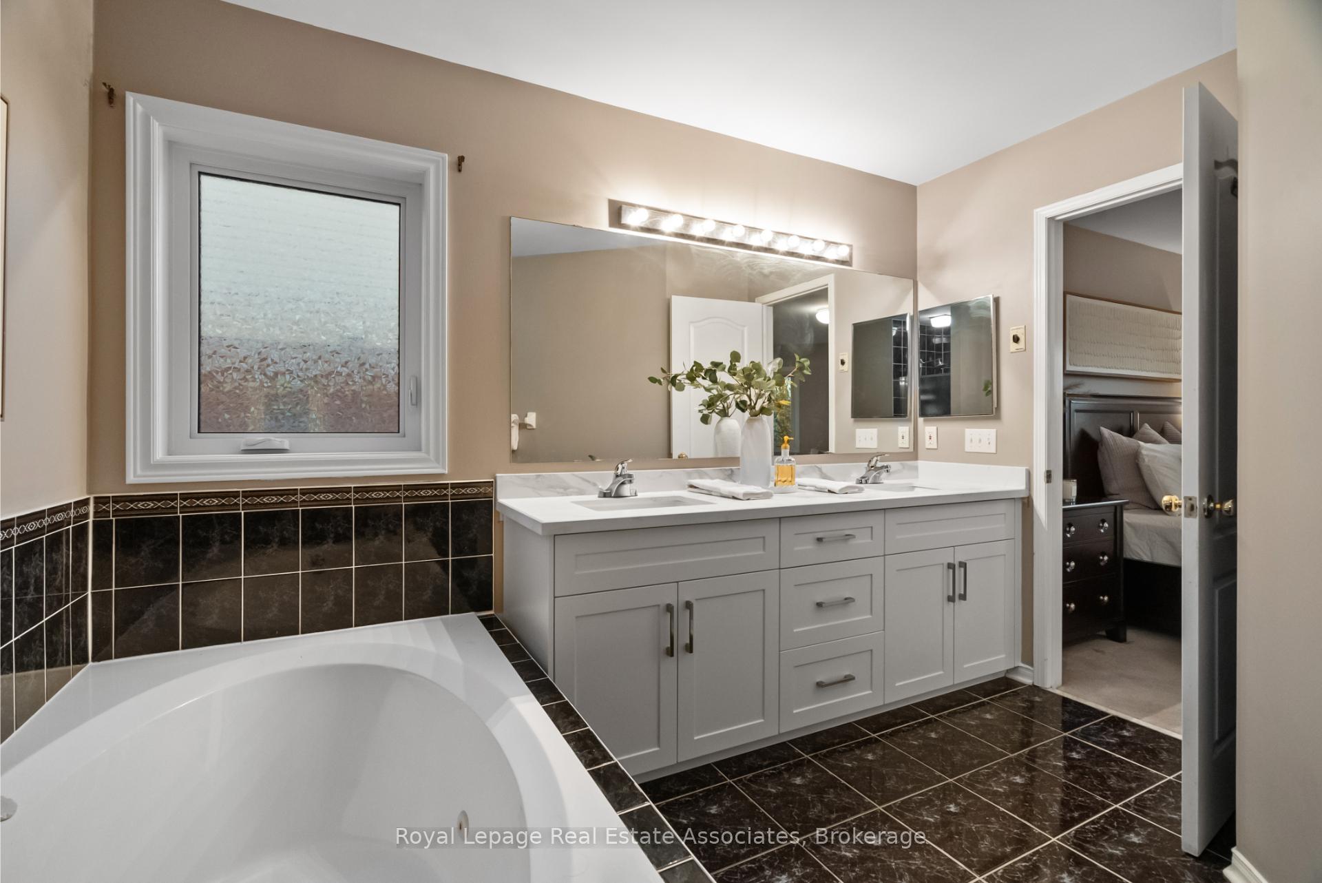 Photo 20 of 62 Pike Road, Oakville, River Oaks — HOMEH