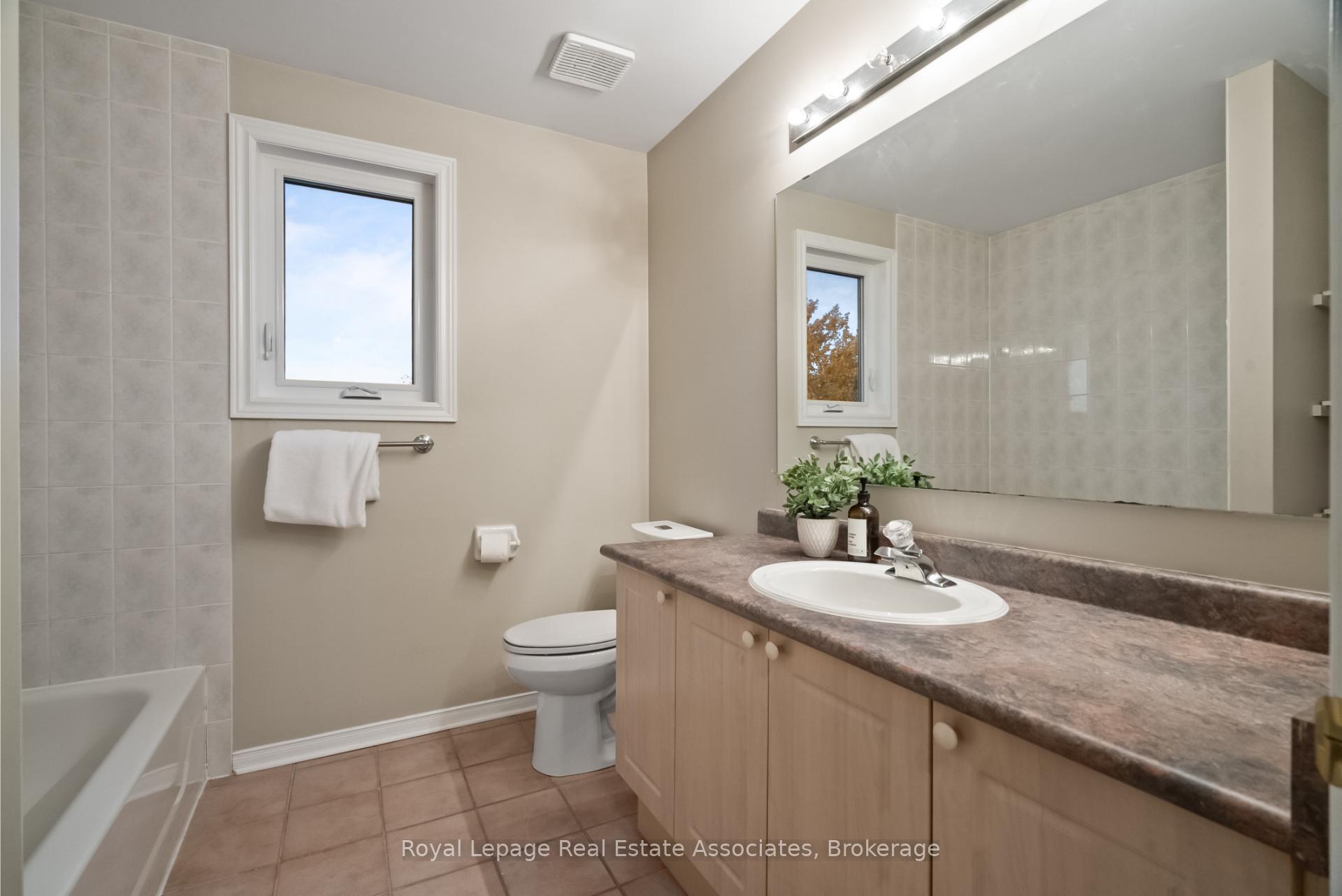 Photo 28 of 62 Pike Road, Oakville, River Oaks — HOMEH
