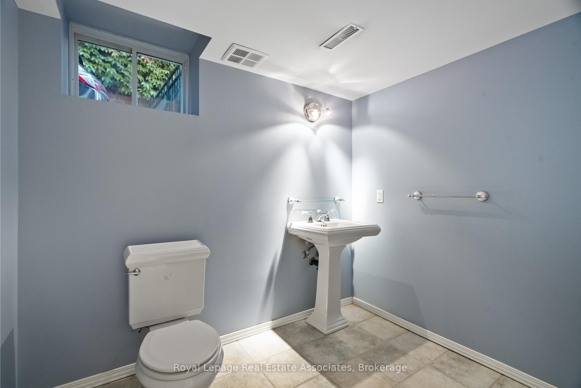 Photo 32 of 62 Pike Road, Oakville, River Oaks — HOMEH