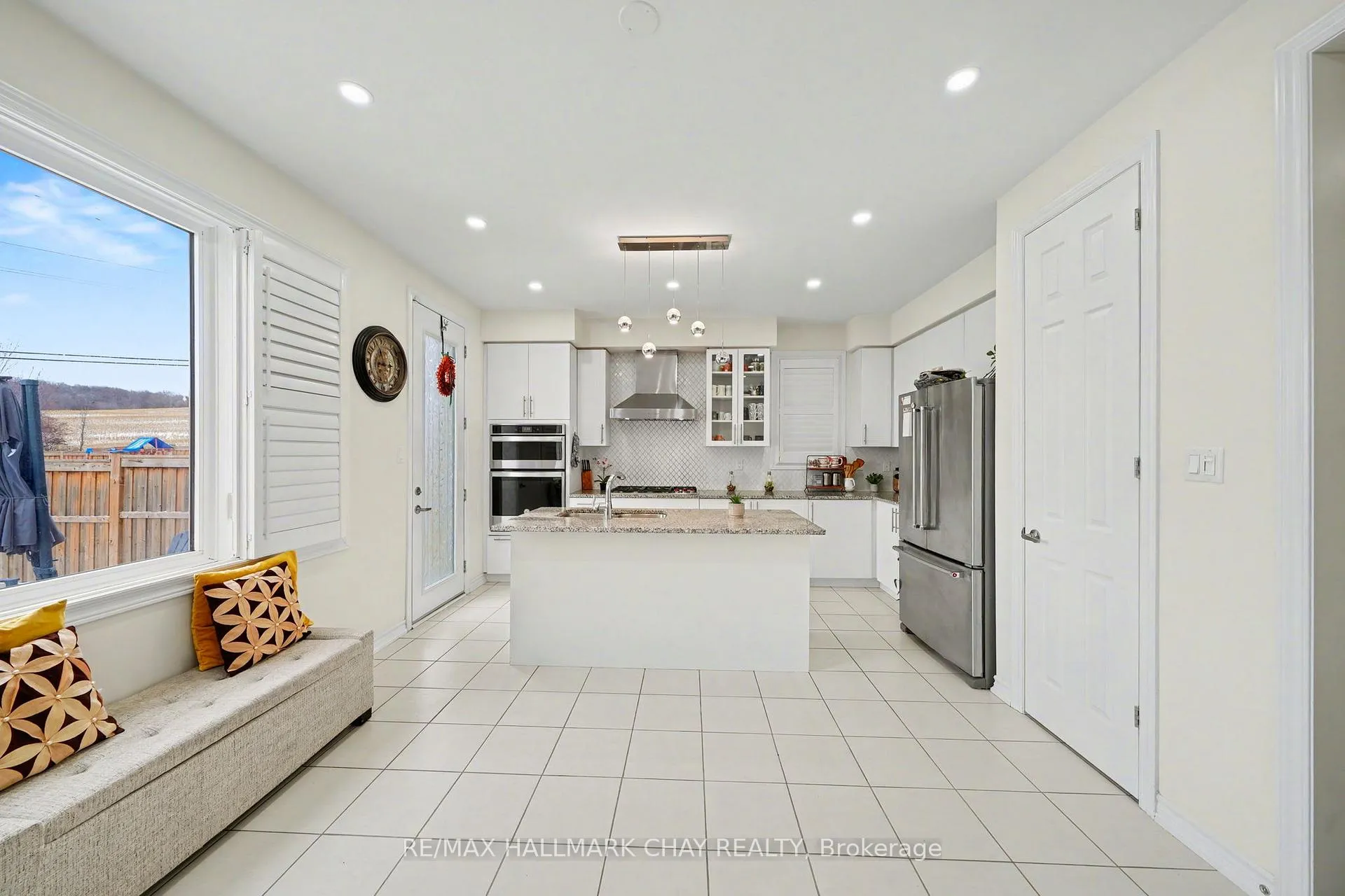 Photo 18 of 54 Gould Crescent, New Tecumseth, Tottenham — HOMEH
