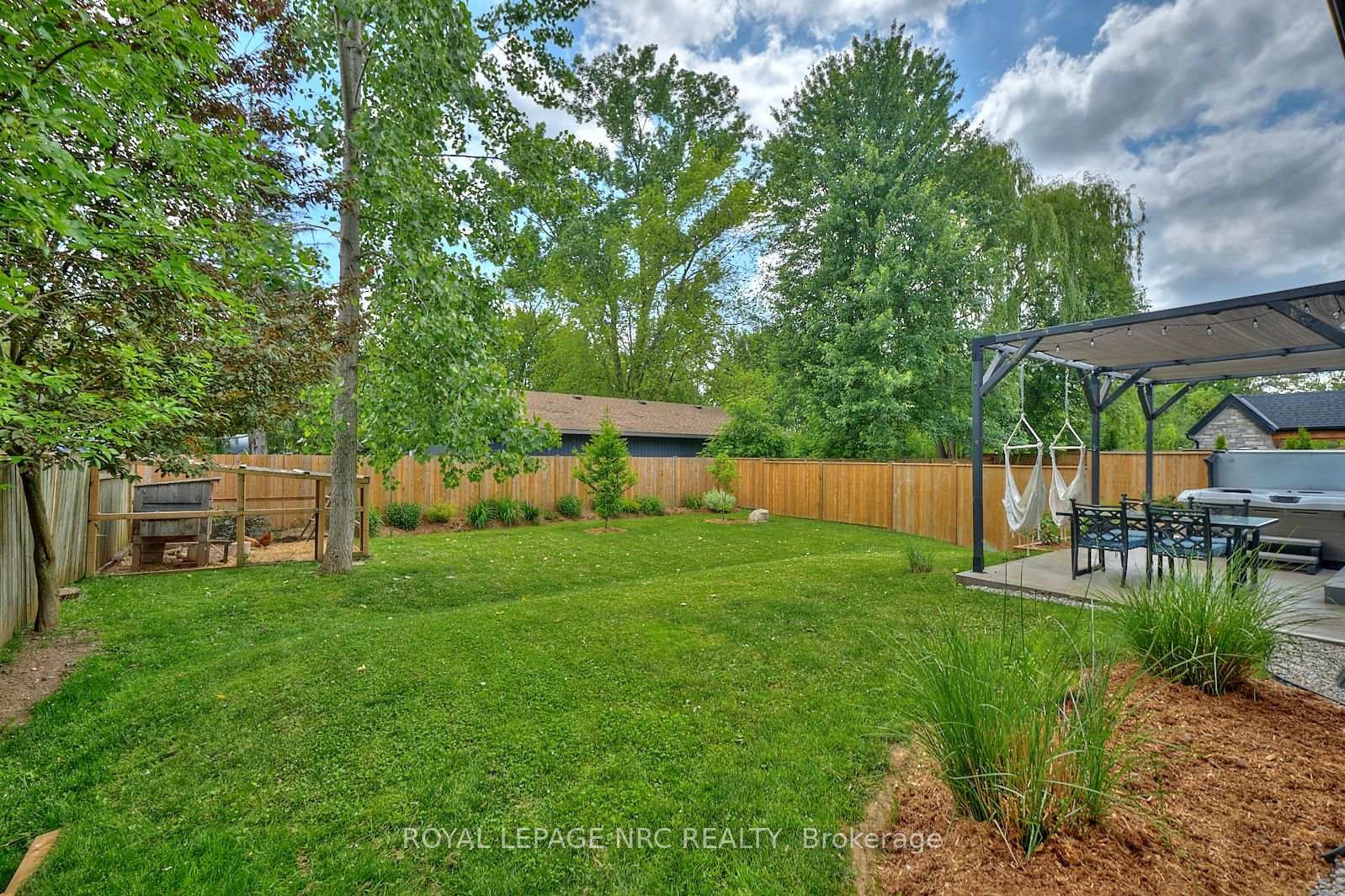 Photo 5 of 62 Bacon Lane, Pelham, Fonthill — HOMEH