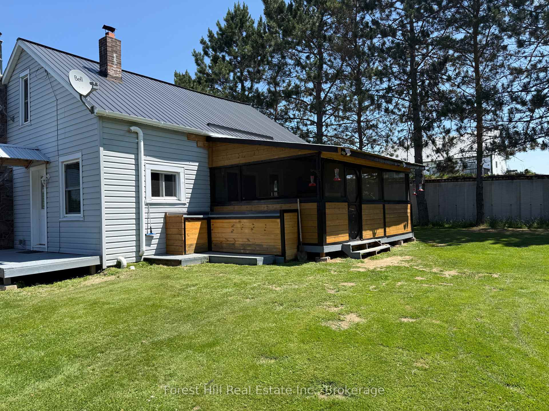 Photo 11 of 10709 522 Highway, Parry Sound Remote Area, Arnstein — HOMEH