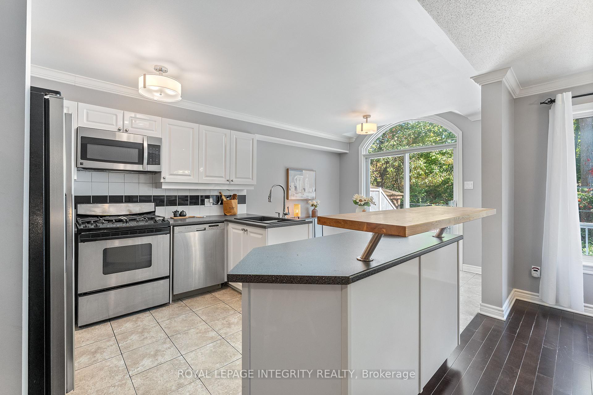 Photo 2 of 6308 Sablewood Place, Ottawa, Chapel Hill — HOMEH