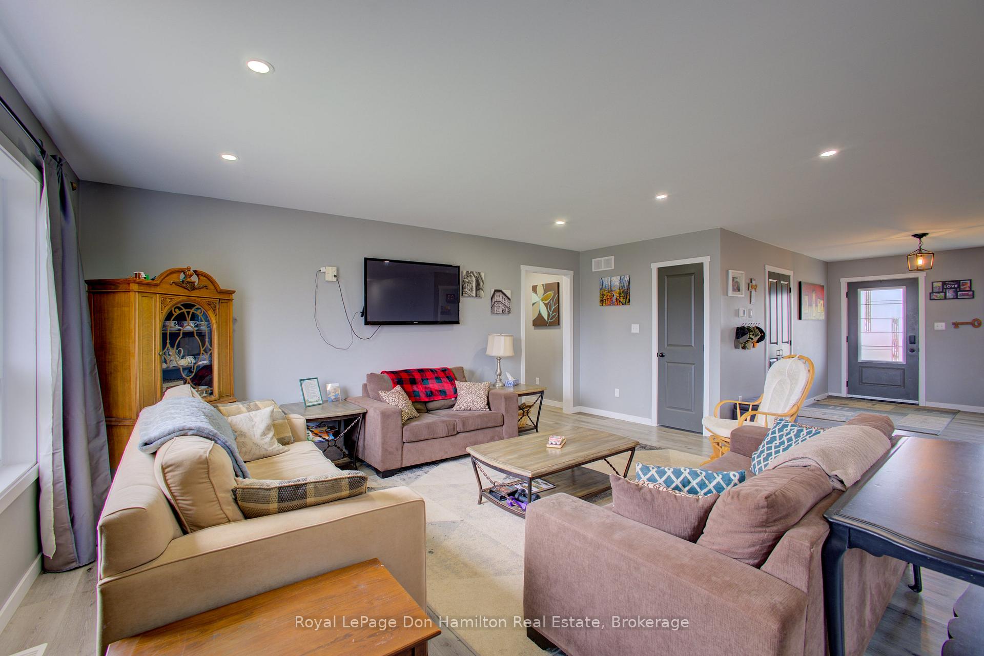 Photo 7 of 336 Turnberry Street, North Huron, Wingham — HOMEH