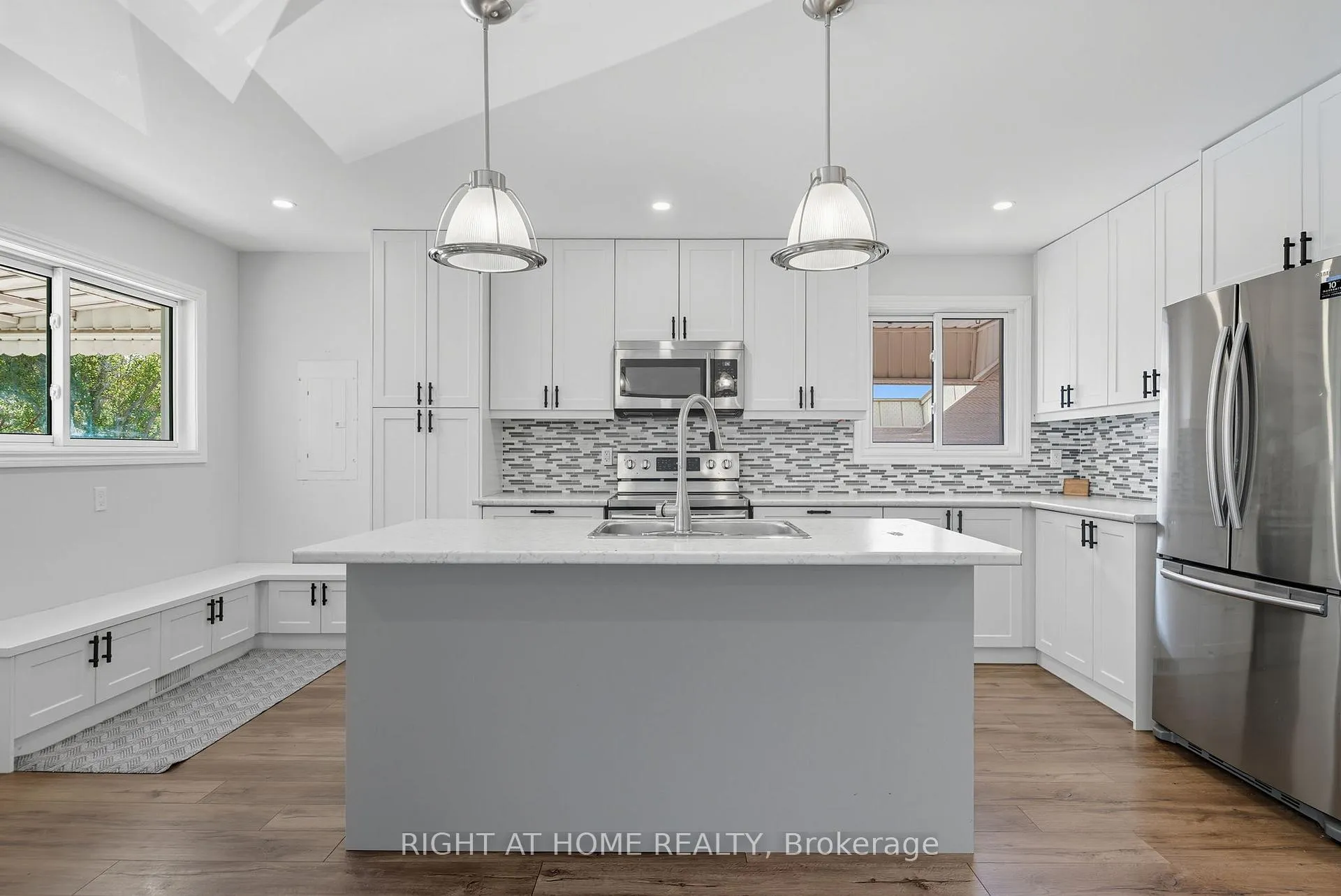 Photo 8 of 340 Grandview Street S, Oshawa, Donevan — HOMEH