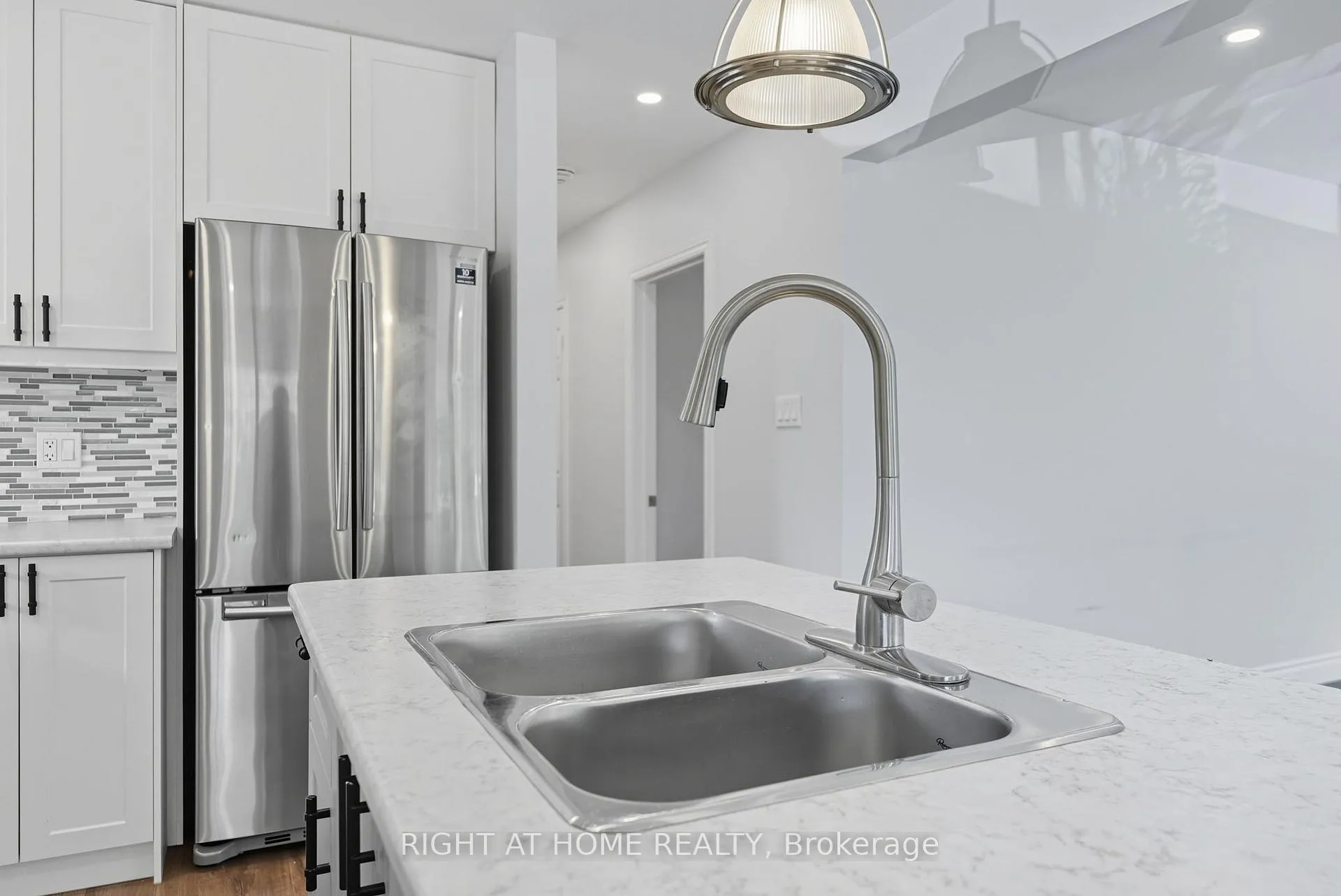 Photo 13 of 340 Grandview Street S, Oshawa, Donevan — HOMEH