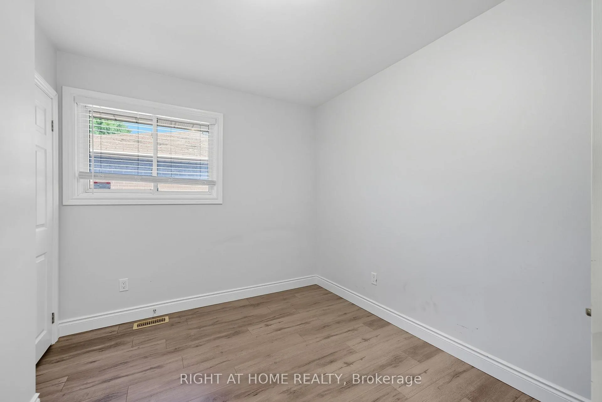 Photo 14 of 340 Grandview Street S, Oshawa, Donevan — HOMEH