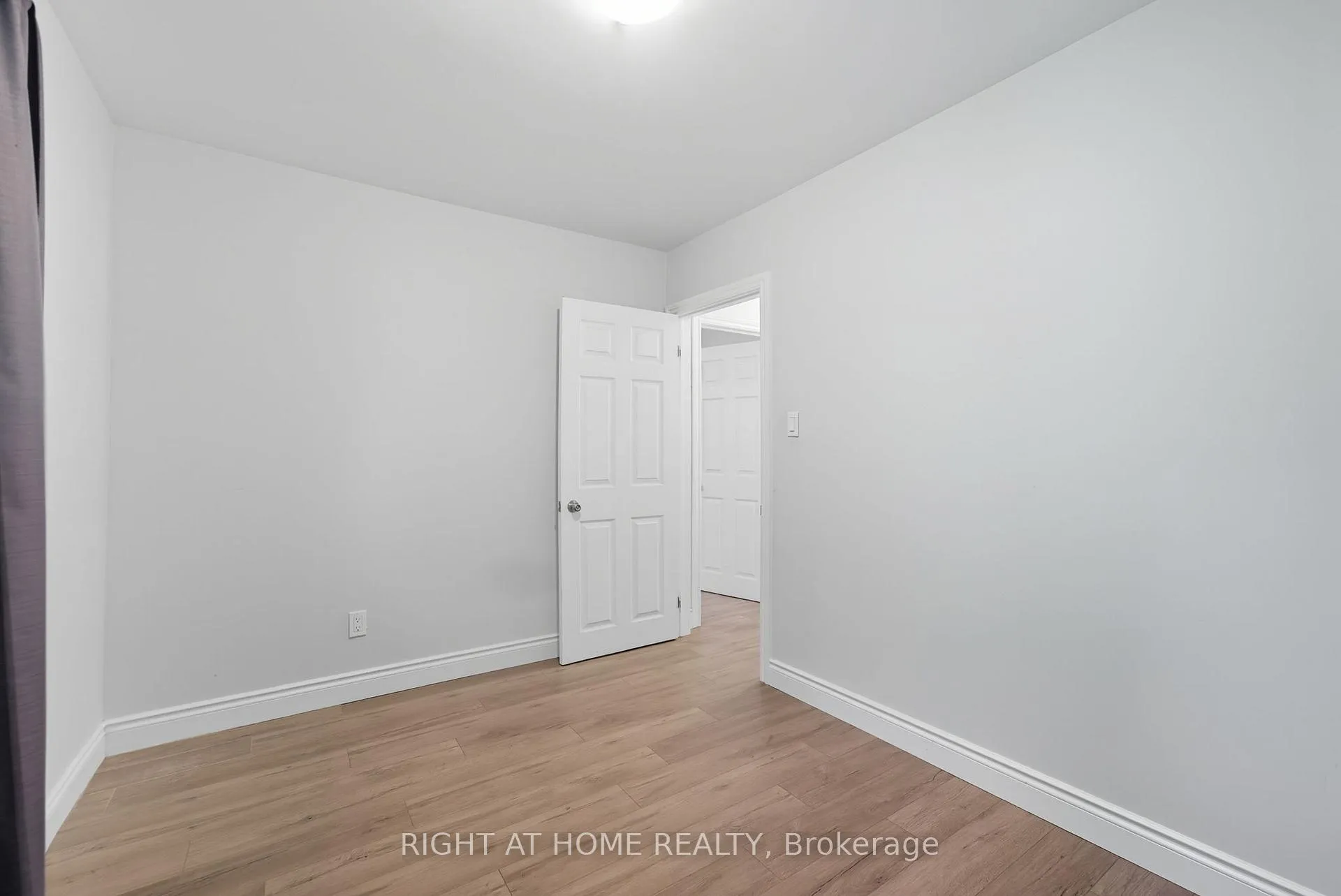 Photo 17 of 340 Grandview Street S, Oshawa, Donevan — HOMEH