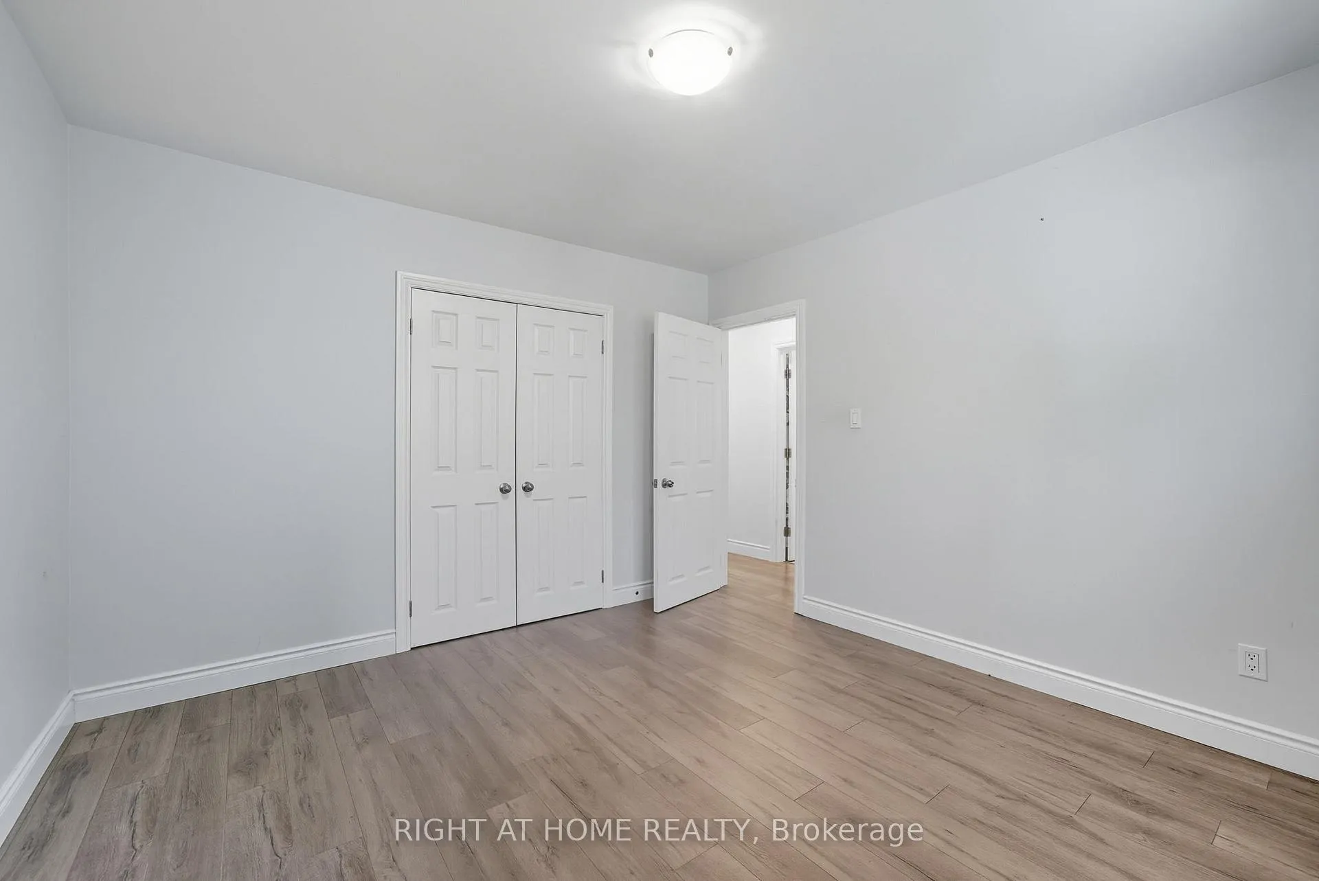 Photo 19 of 340 Grandview Street S, Oshawa, Donevan — HOMEH