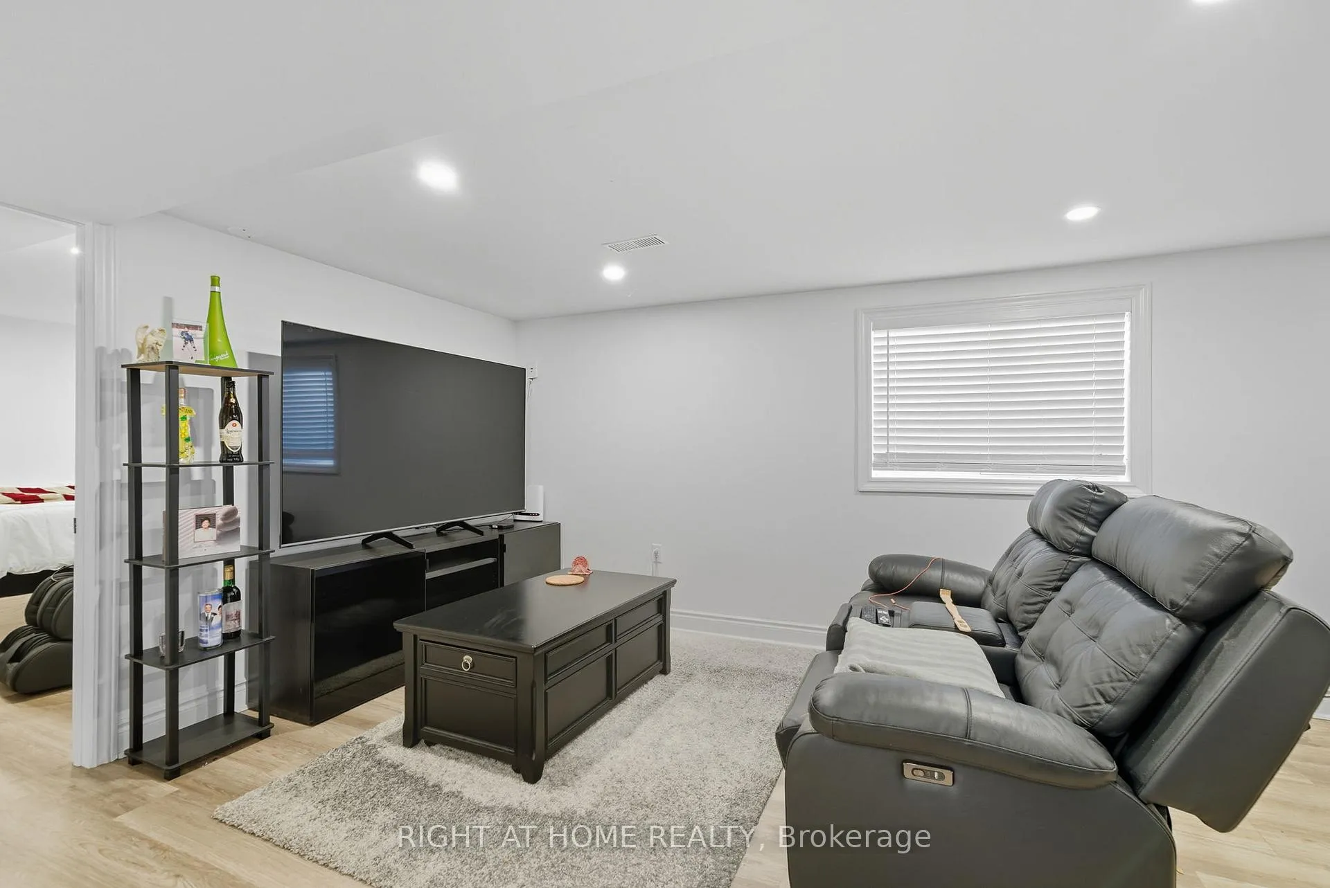 Photo 21 of 340 Grandview Street S, Oshawa, Donevan — HOMEH
