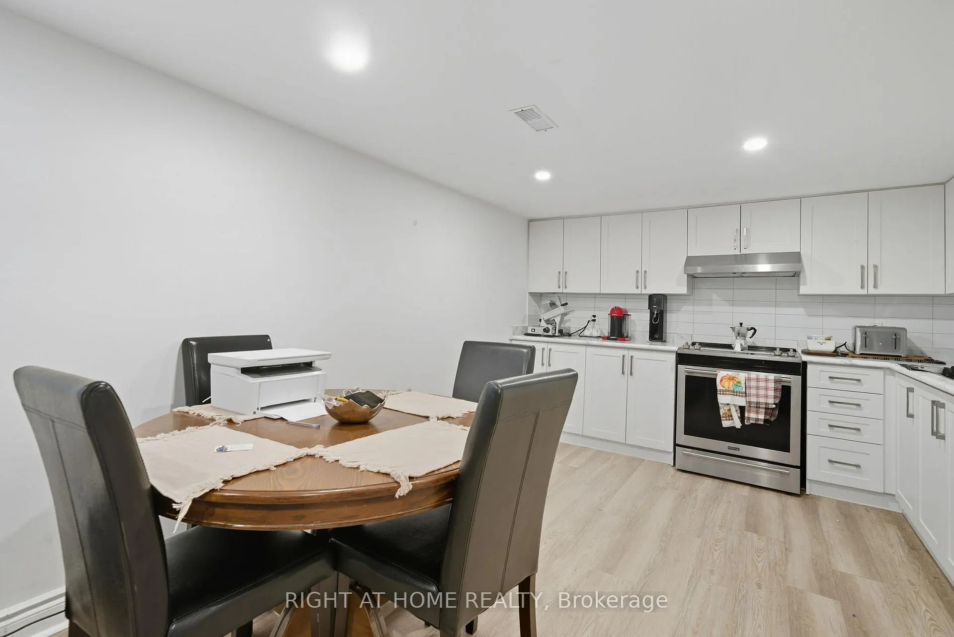 Photo 23 of 340 Grandview Street S, Oshawa, Donevan — HOMEH