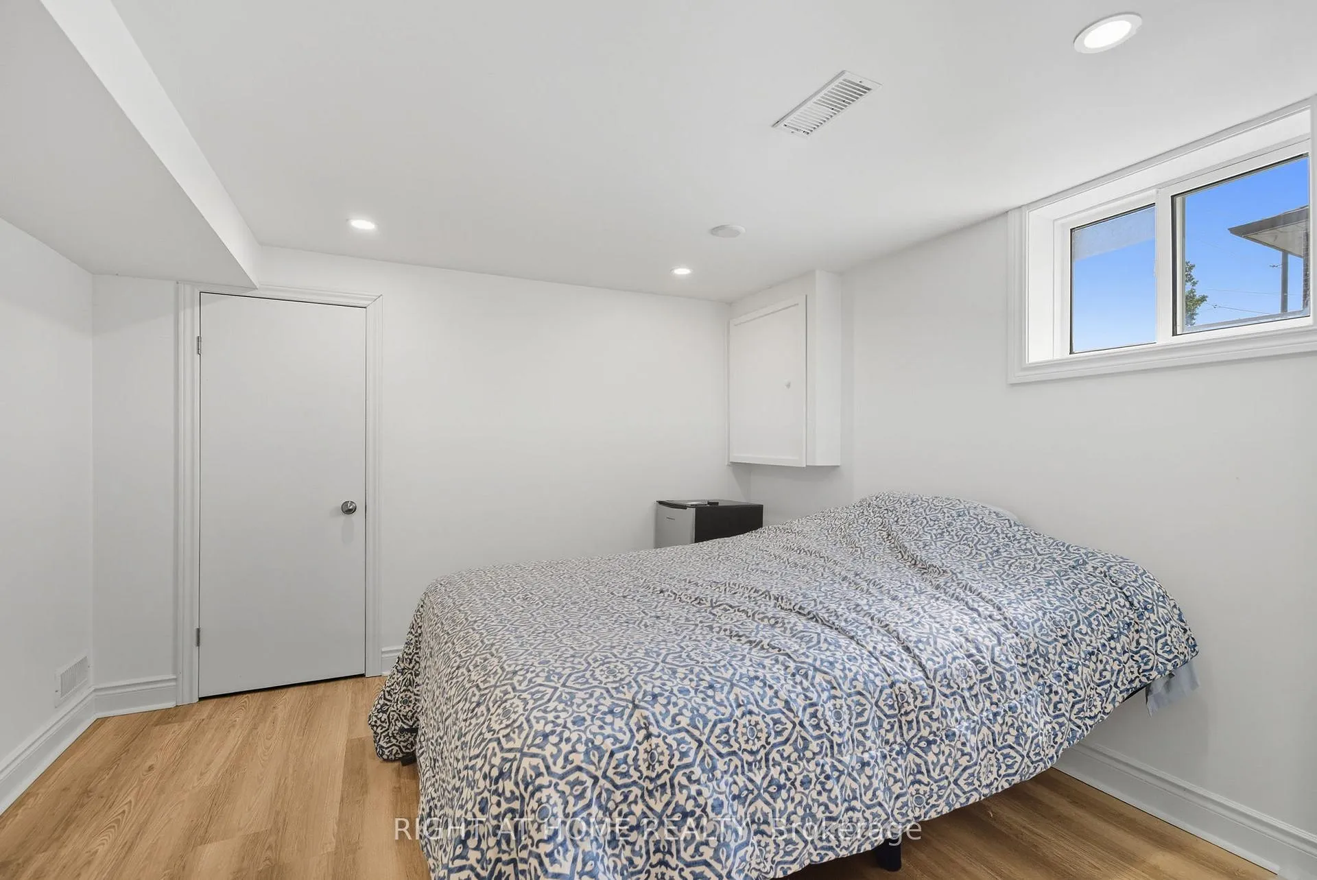 Photo 29 of 340 Grandview Street S, Oshawa, Donevan — HOMEH