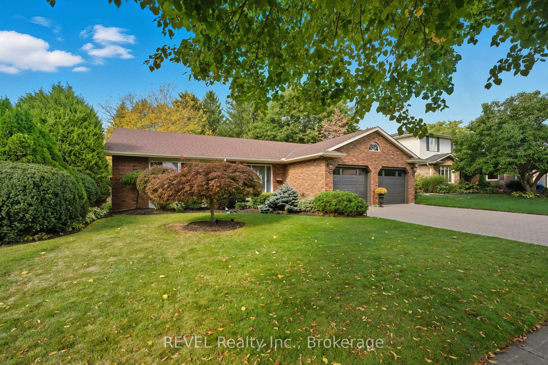 Photo 3 of 4 Kevin Drive, Pelham, Fonthill — HOMEH