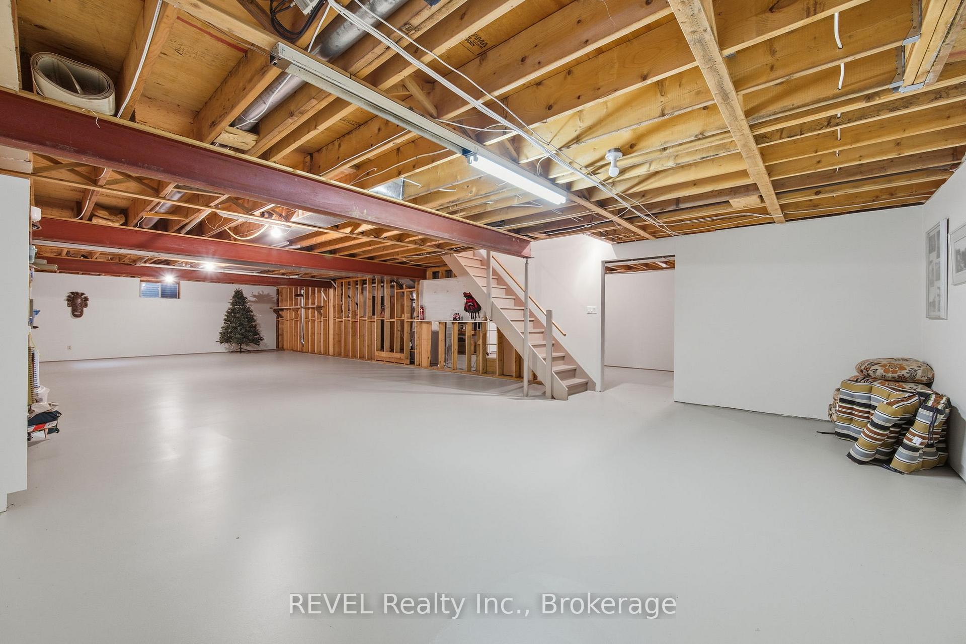 Photo 33 of 4 Kevin Drive, Pelham, Fonthill — HOMEH
